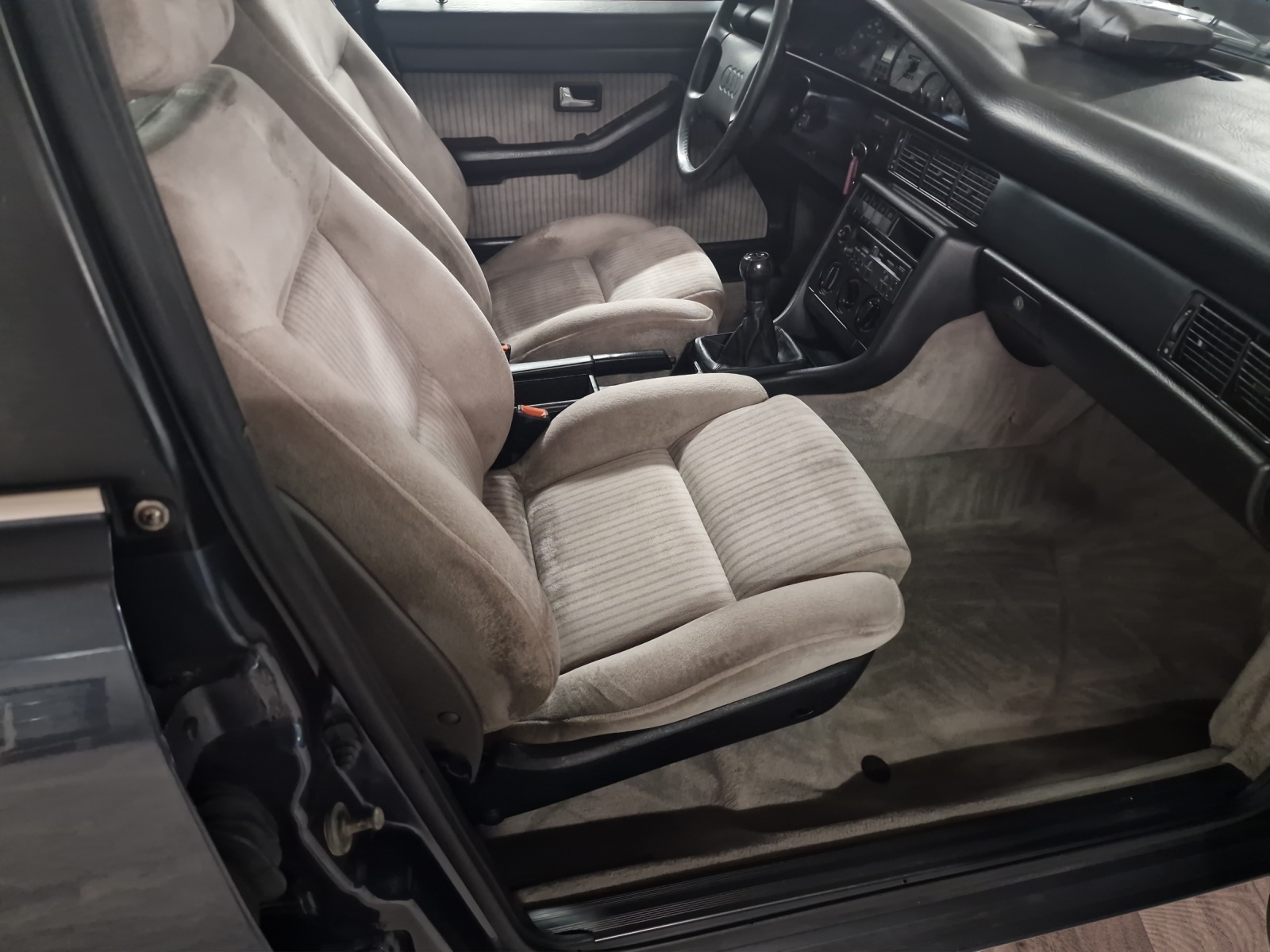 AUDI 100 2.2 Turbo quattro-image-13
