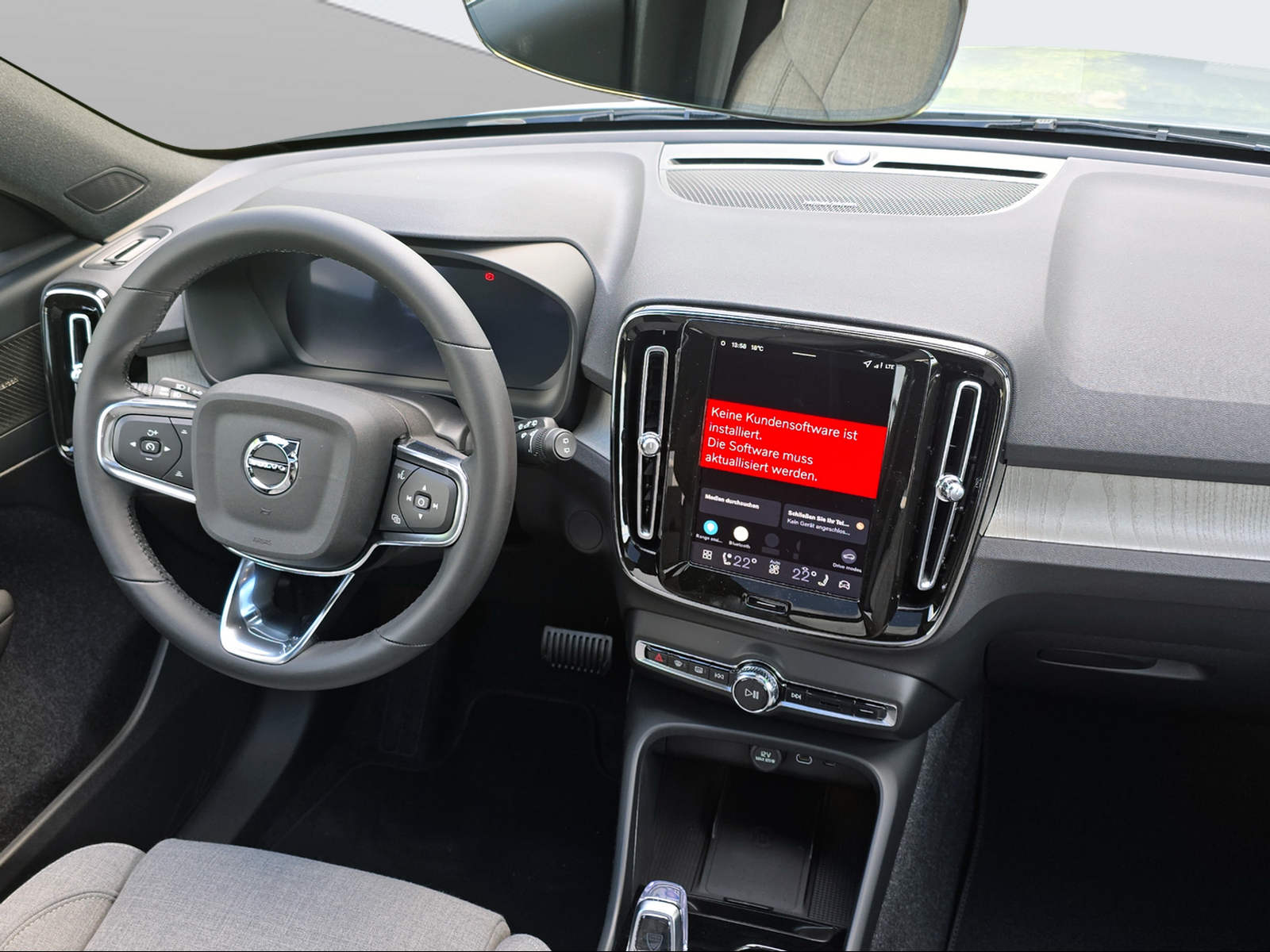 VOLVO EX40 82kWh Single Motor Extended Range Ultra-image-6