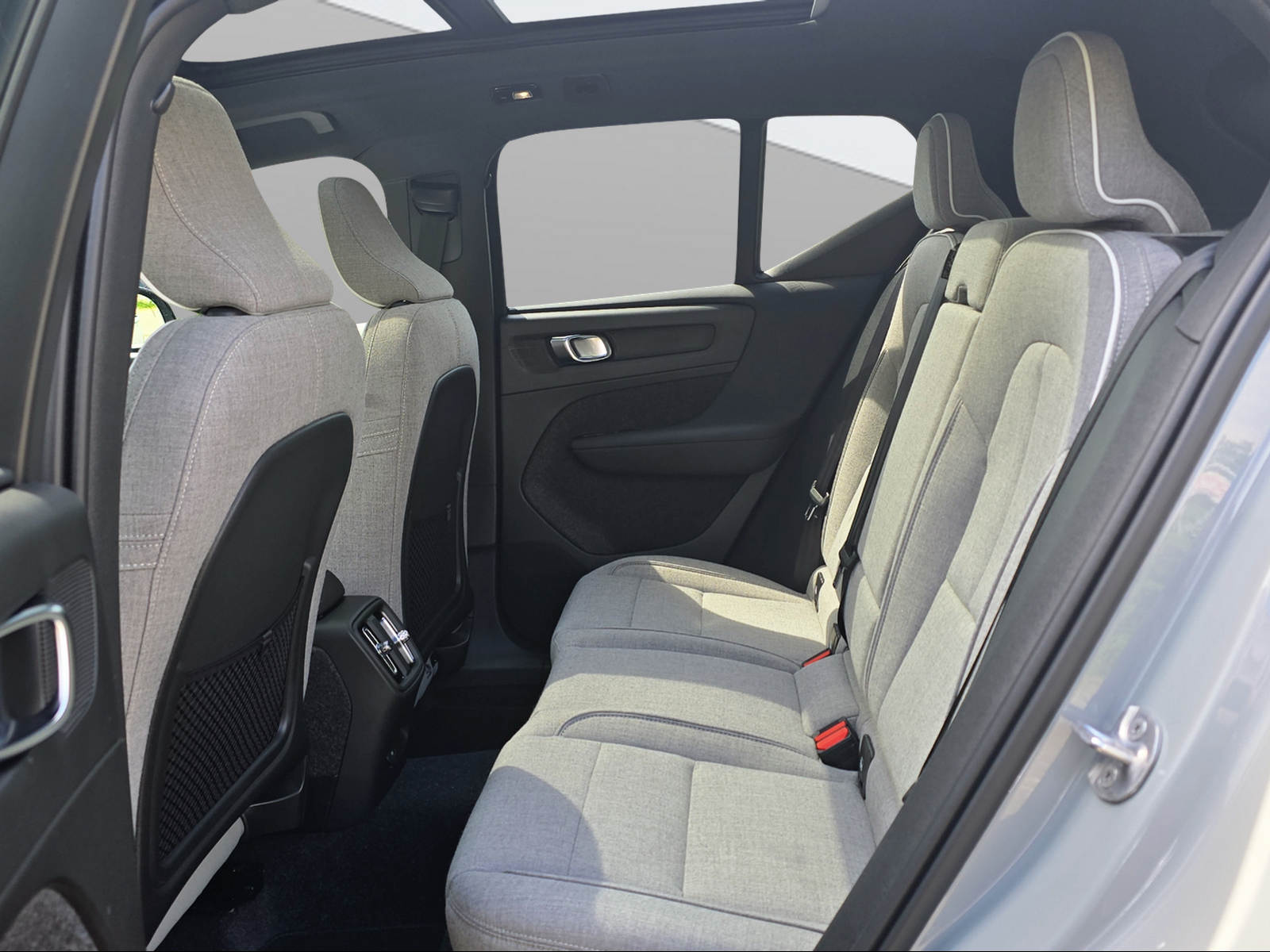 VOLVO EX40 82kWh Single Motor Extended Range Ultra-image-8