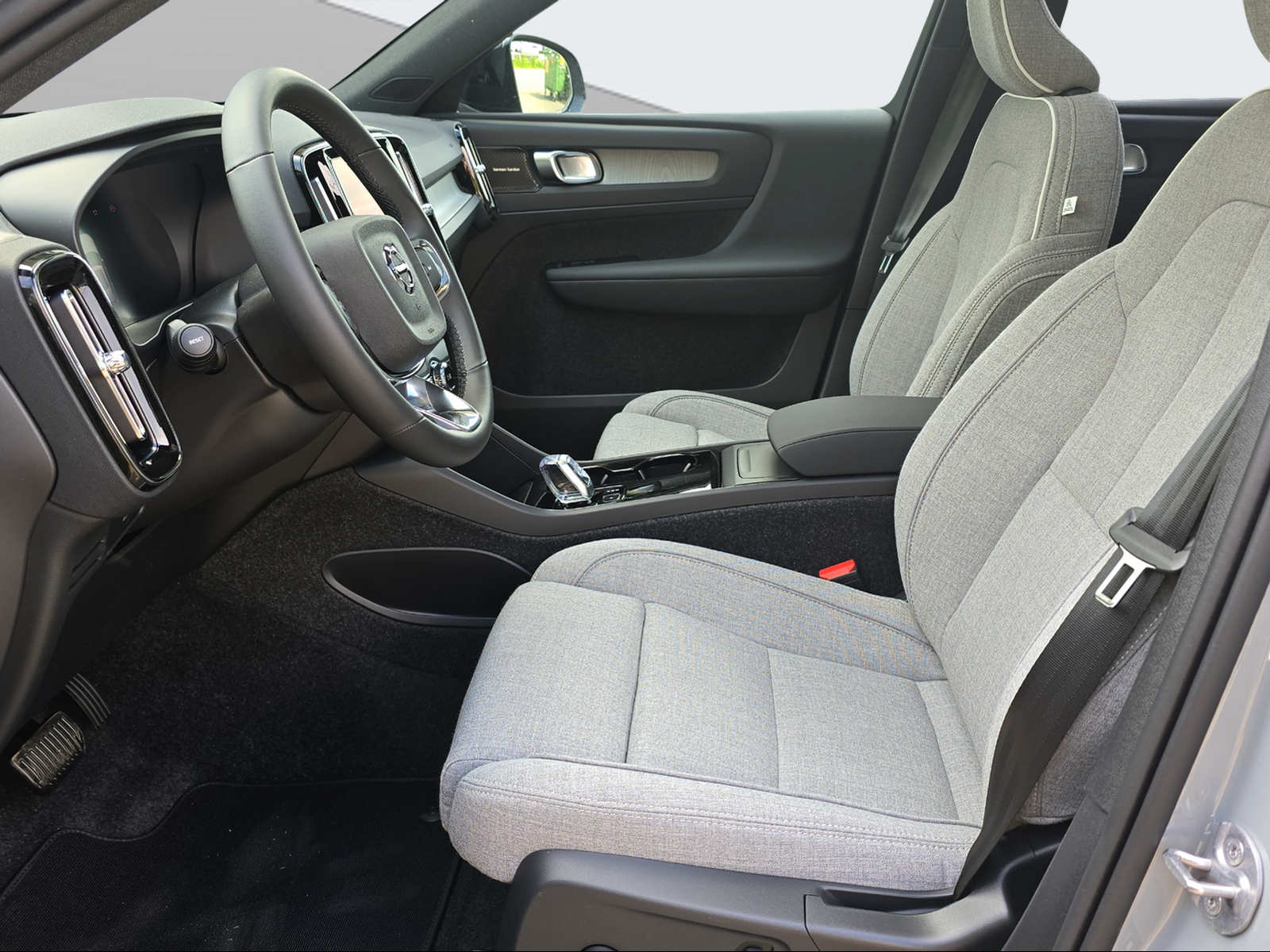 VOLVO EX40 82kWh Single Motor Extended Range Ultra-image-7