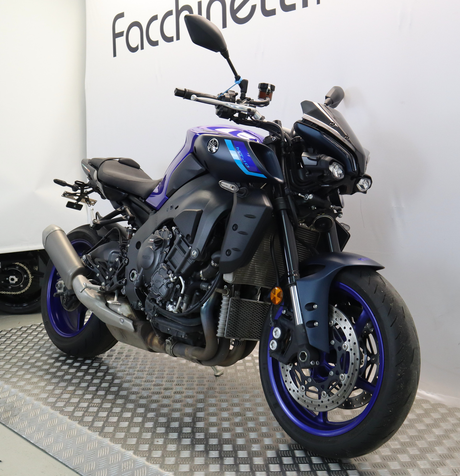 YAMAHA MT-10 2023-showroom-element-2