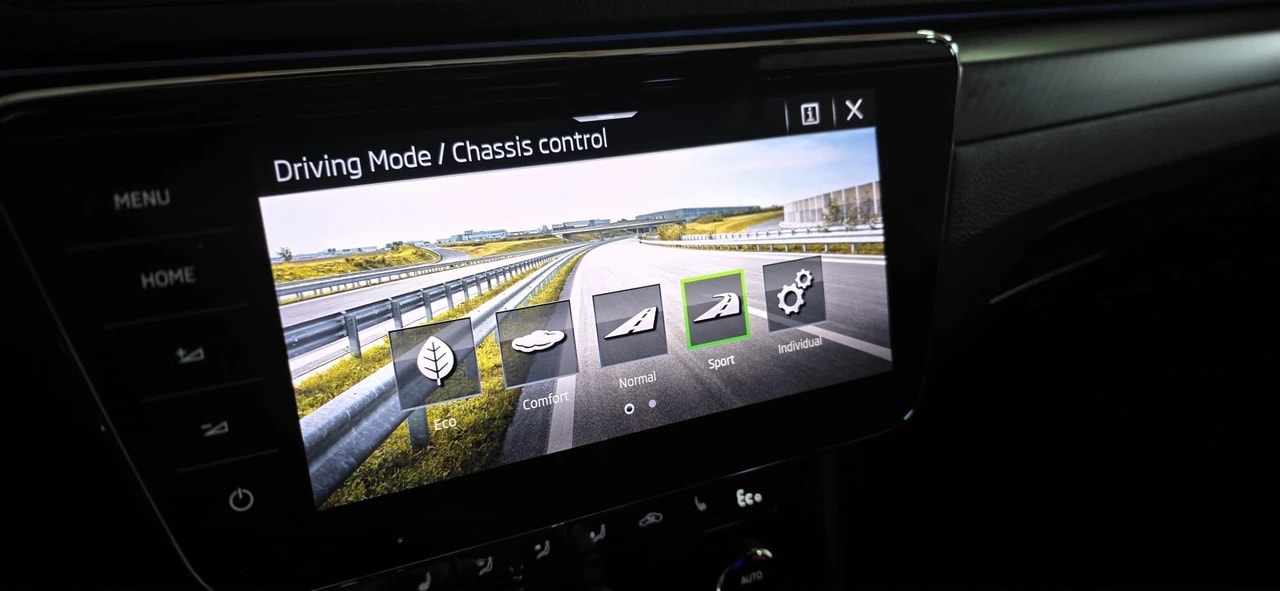 SKODA Superb 1.4 TSI Sport Line PHEV DSG *CH-Fahrzeug*-image-23