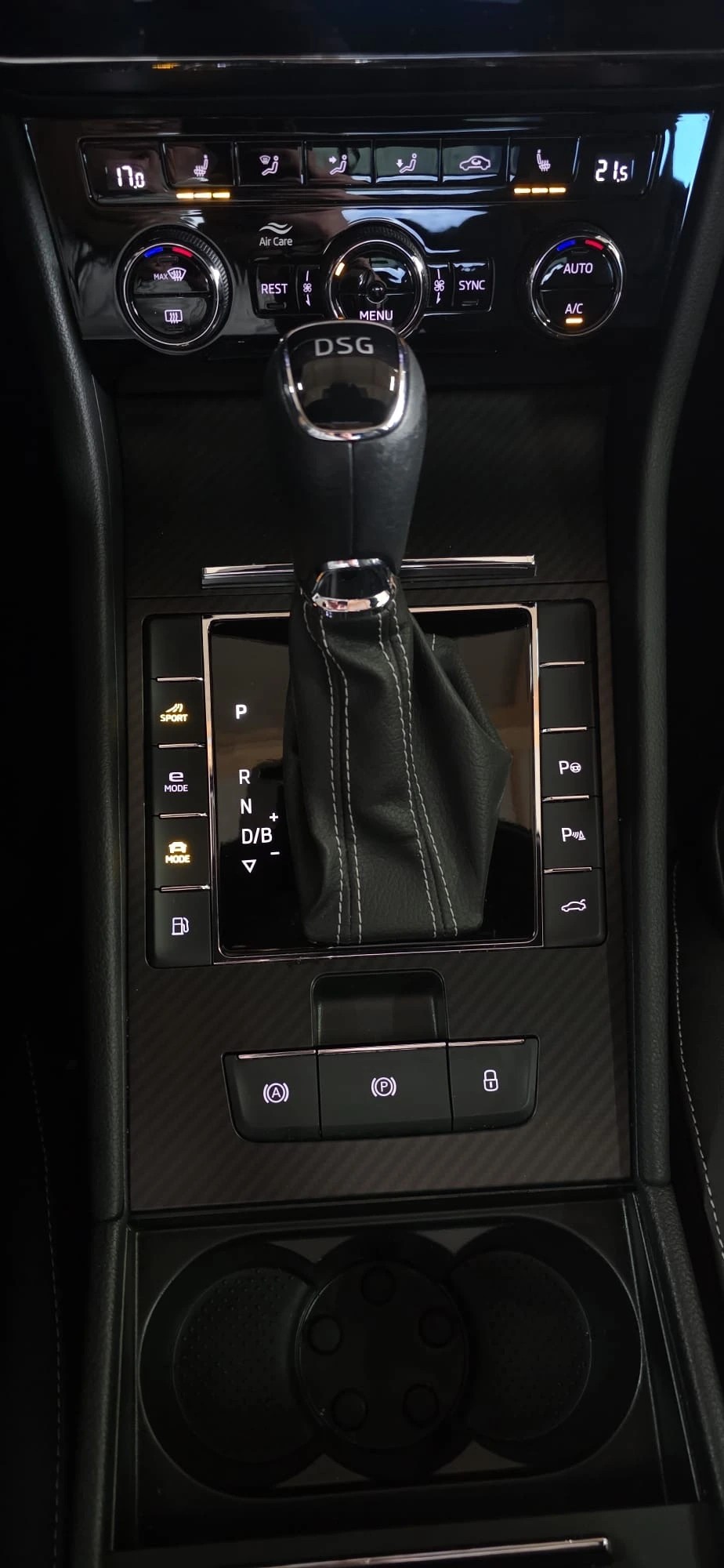 SKODA Superb 1.4 TSI Sport Line PHEV DSG *CH-Fahrzeug*-image-24
