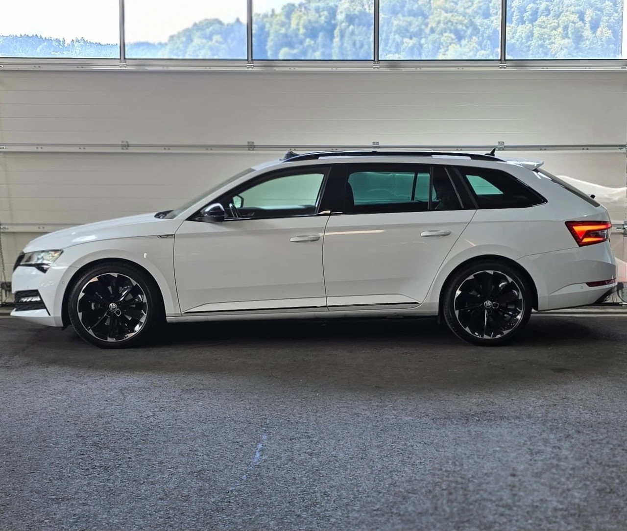 SKODA Superb 1.4 TSI Sport Line PHEV DSG *CH-Fahrzeug*-image-1