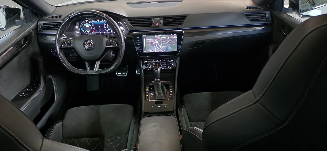 SKODA Superb 1.4 TSI Sport Line PHEV DSG *CH-Fahrzeug*-image-10