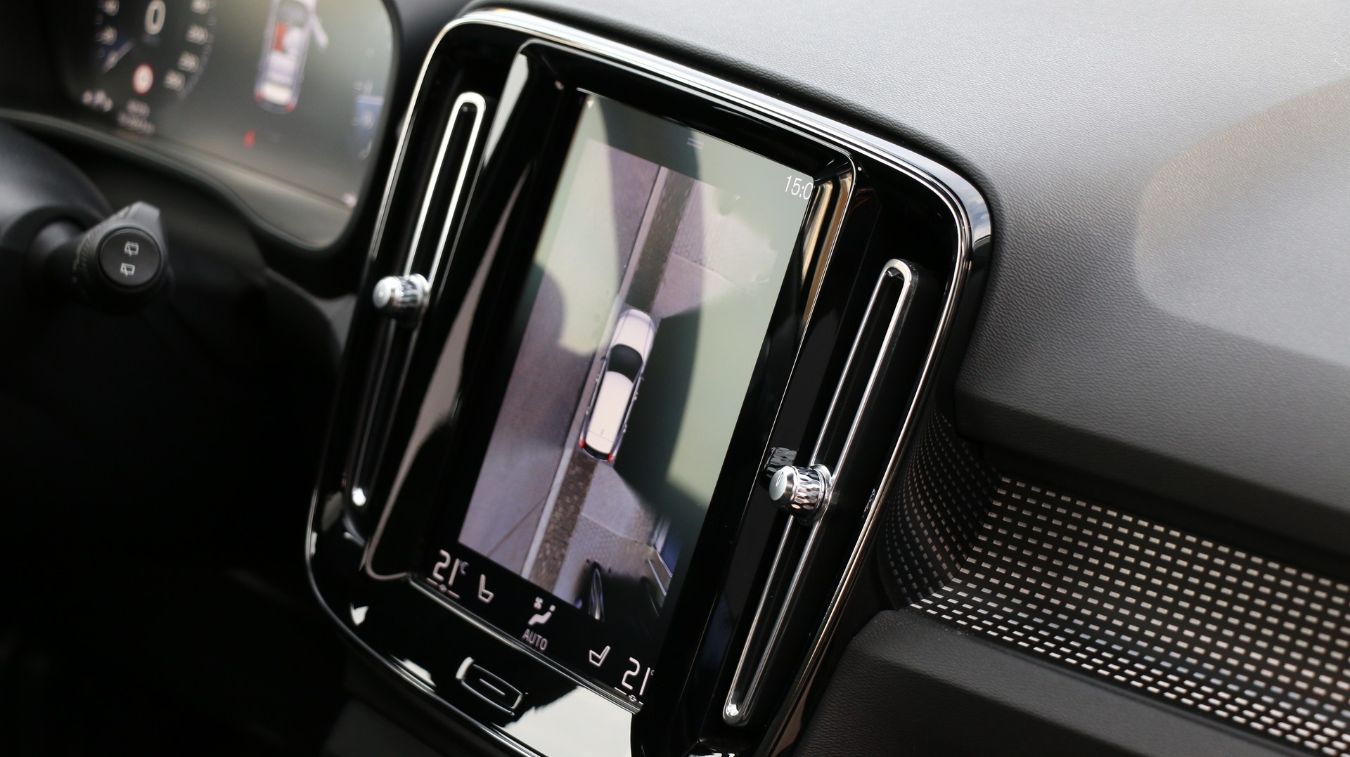 VOLVO XC40 D4 AWD R-Design-image-21