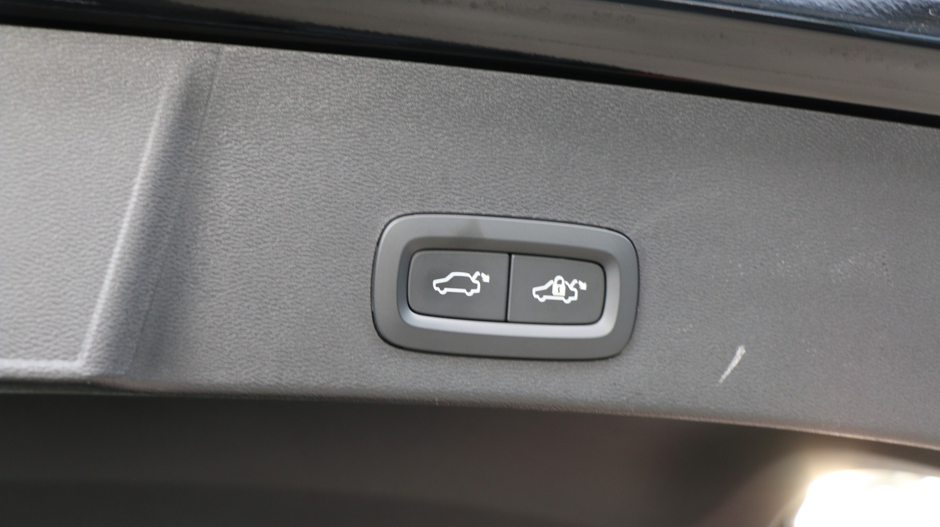 VOLVO XC40 D4 AWD R-Design-image-17