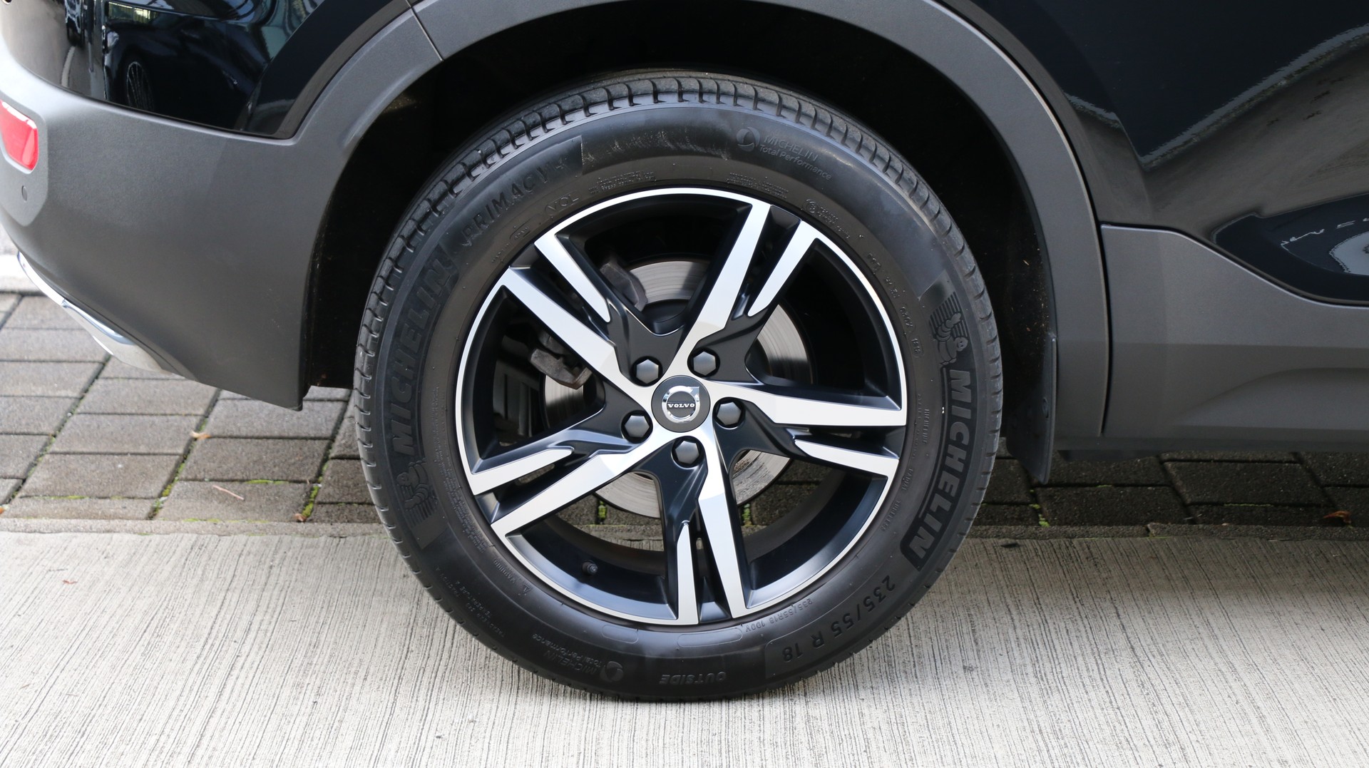 VOLVO XC40 D4 AWD R-Design-image-25