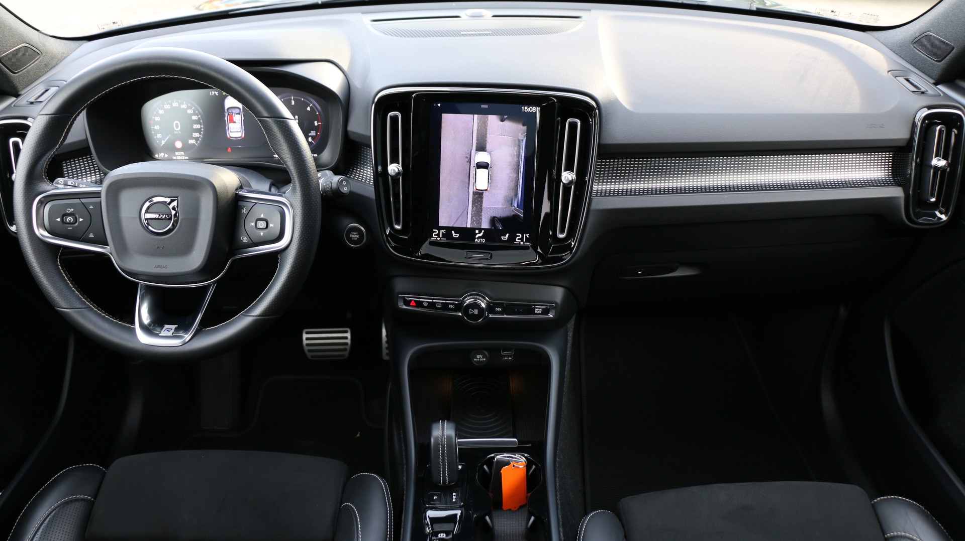 VOLVO XC40 D4 AWD R-Design-image-15