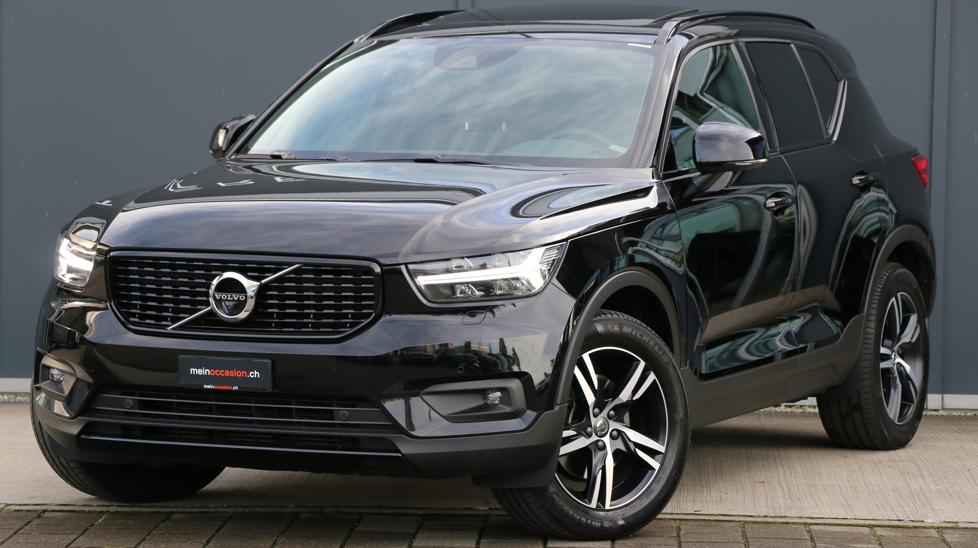VOLVO XC40 D4 AWD R-Design-image-1