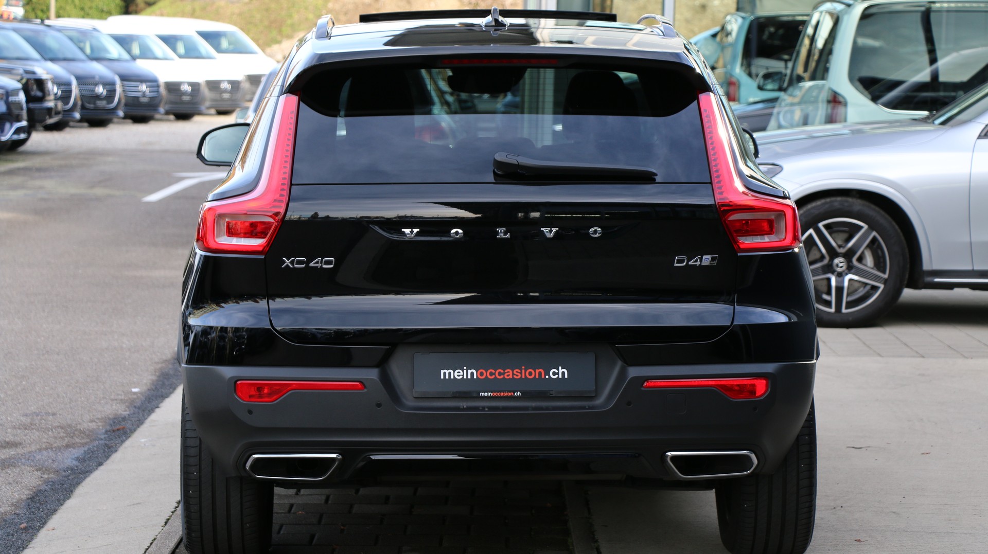 VOLVO XC40 D4 AWD R-Design-image-5