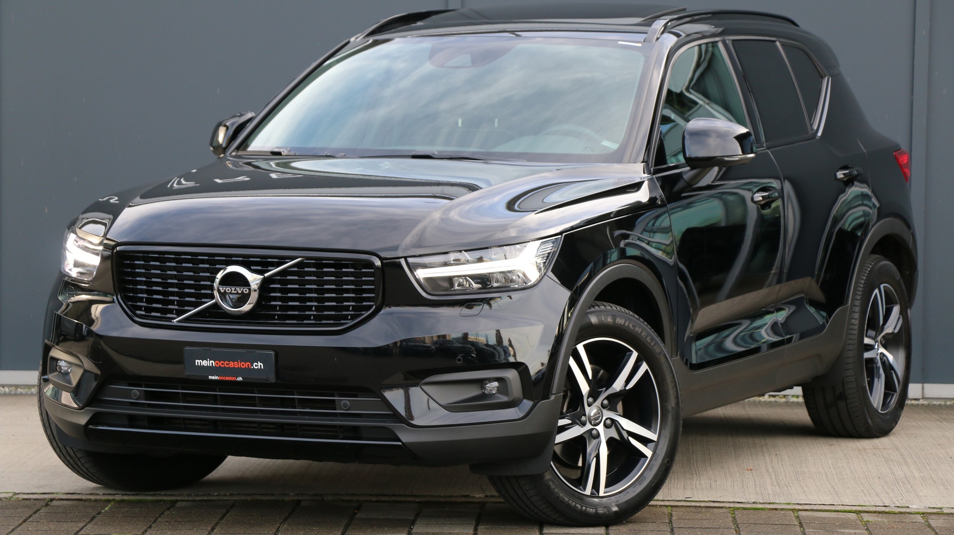 VOLVO XC40 D4 AWD R-Design-image-0