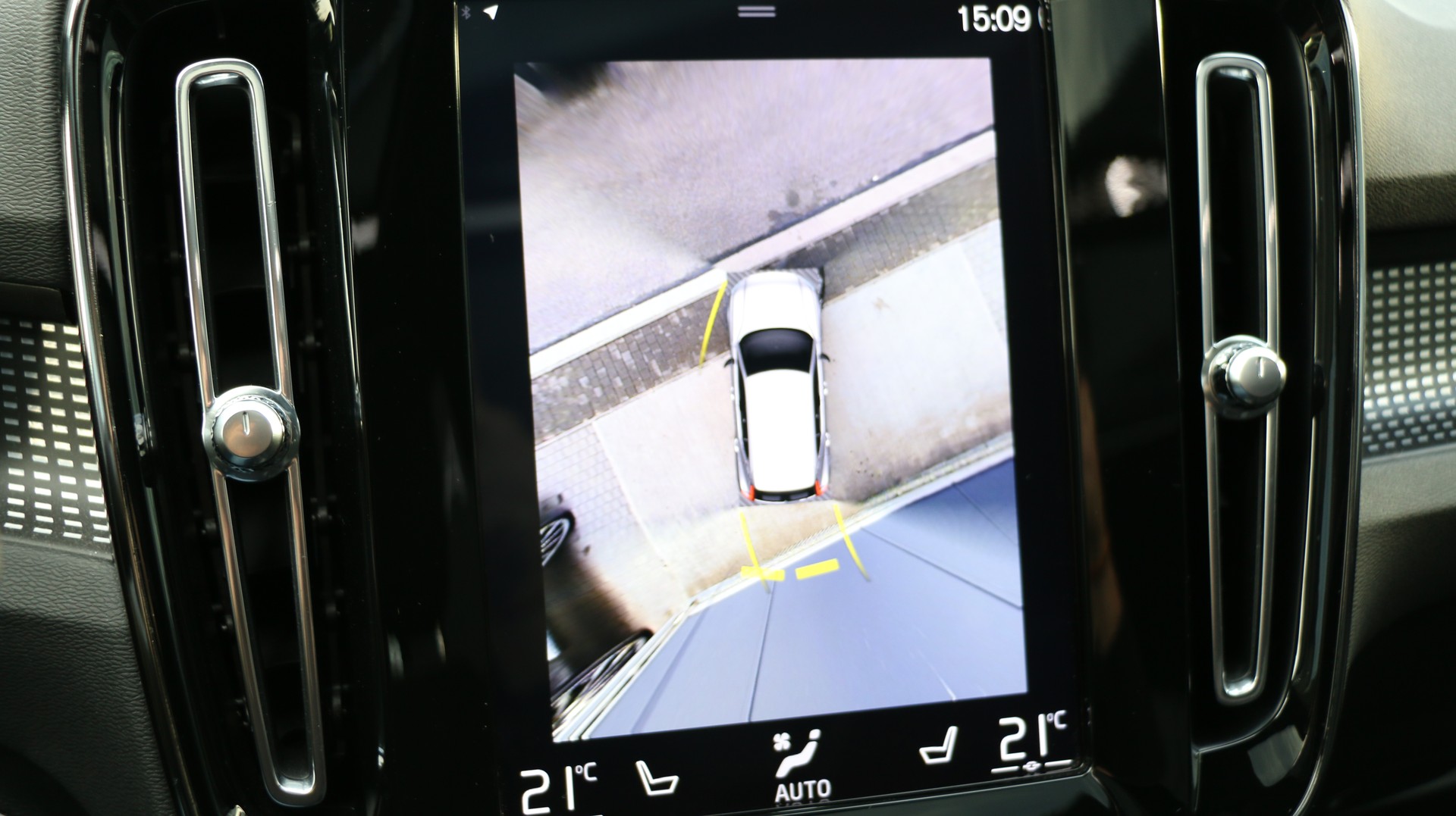 VOLVO XC40 D4 AWD R-Design-image-8