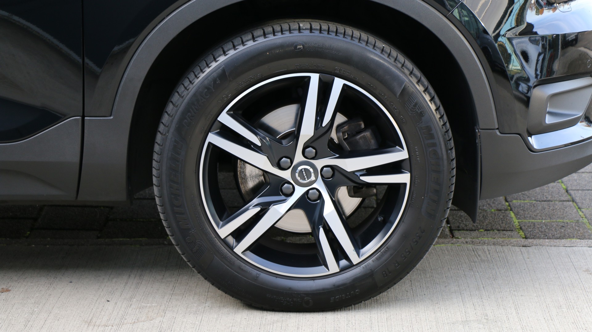 VOLVO XC40 D4 AWD R-Design-image-24