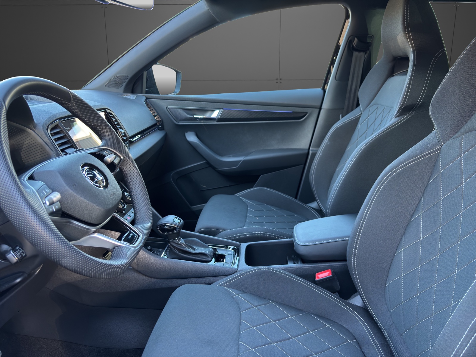 SKODA Karoq 2.0 TSI SportLine 4x4 DSG-image-2