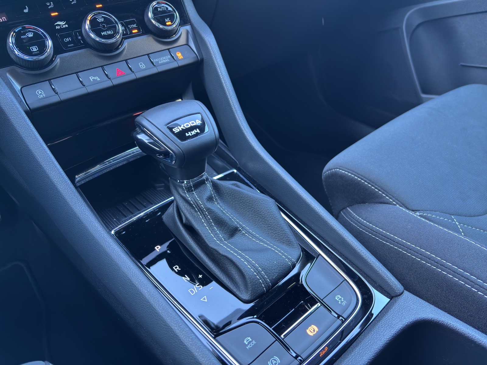 SKODA Karoq 2.0 TSI SportLine 4x4 DSG-image-9