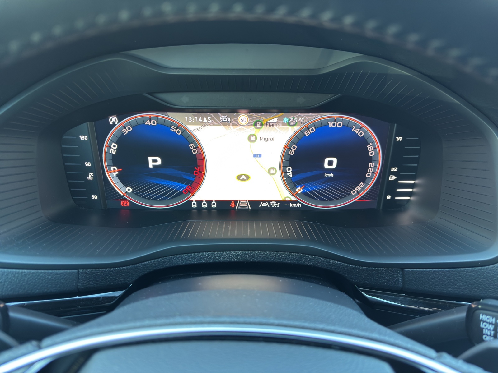 SKODA Karoq 2.0 TSI SportLine 4x4 DSG-image-6