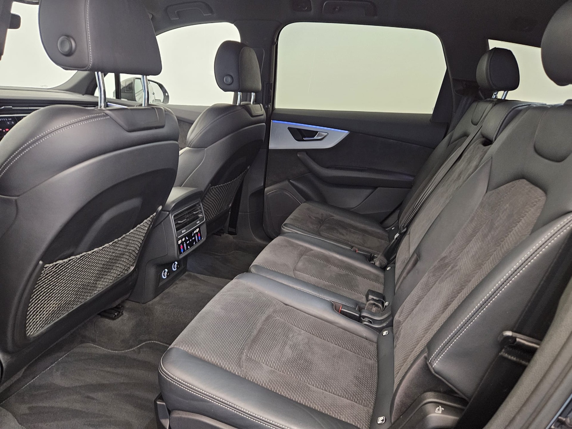 AUDI Q7 50 TDI quattro tiptronic-image-12