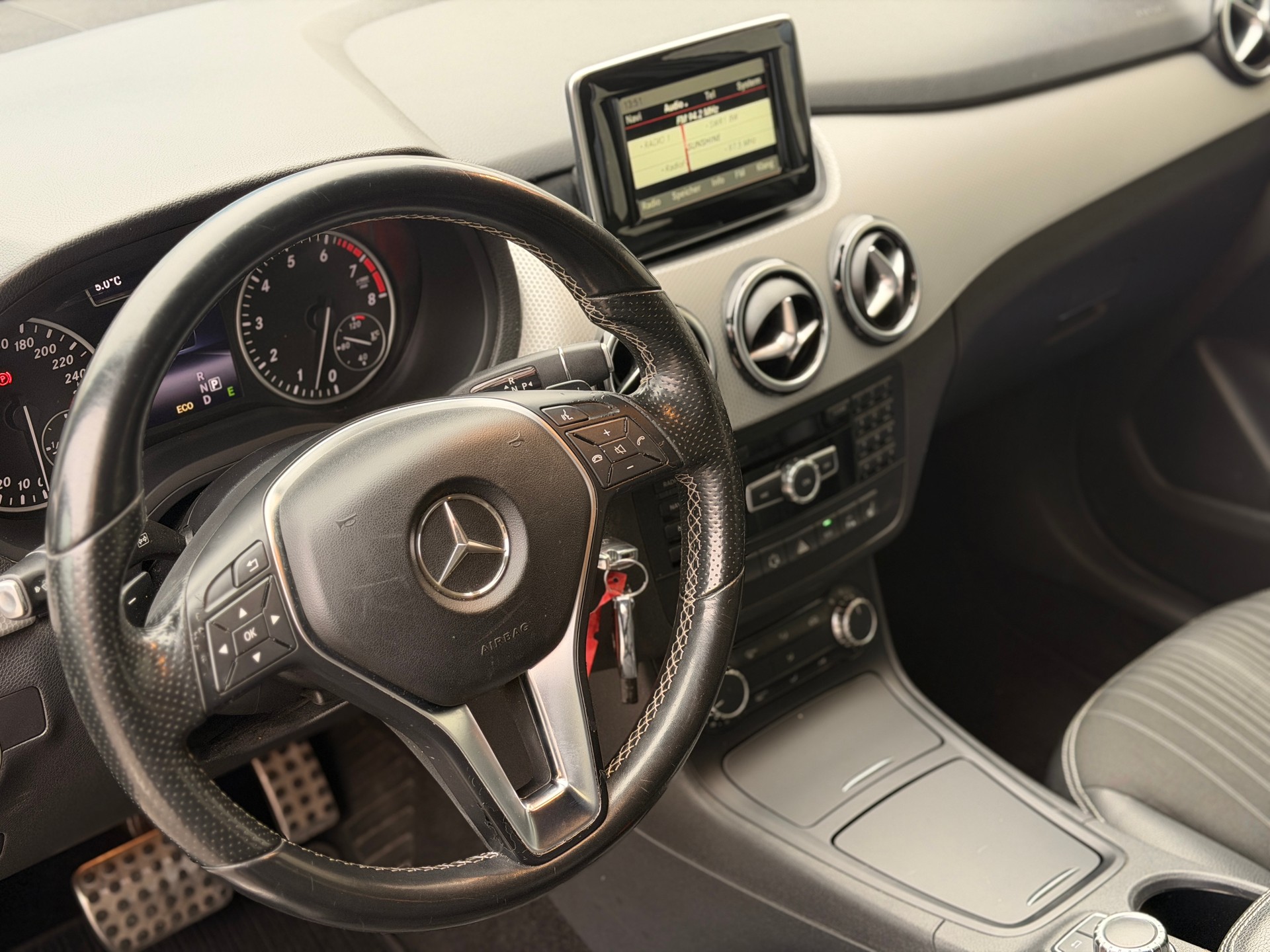 MERCEDES-BENZ B 200 7G-DCT-image-17