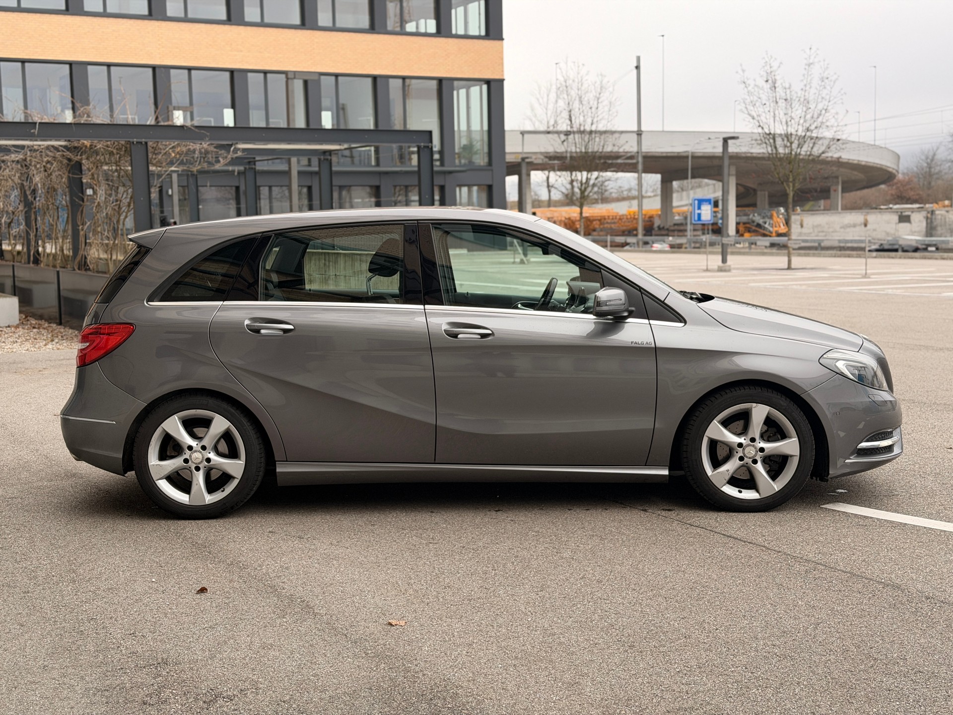 MERCEDES-BENZ B 200 7G-DCT-image-4