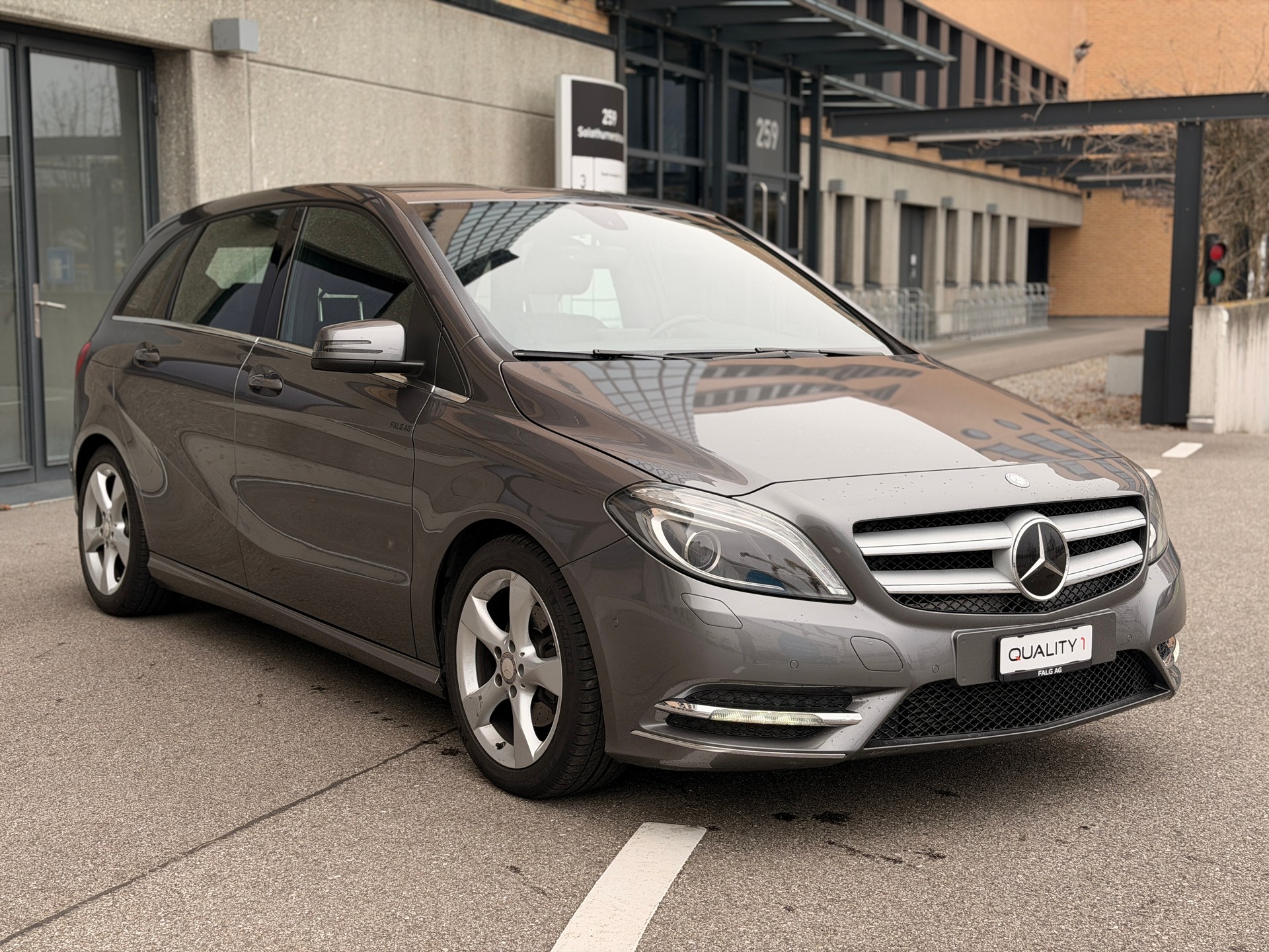 MERCEDES-BENZ B 200 7G-DCT-image-3