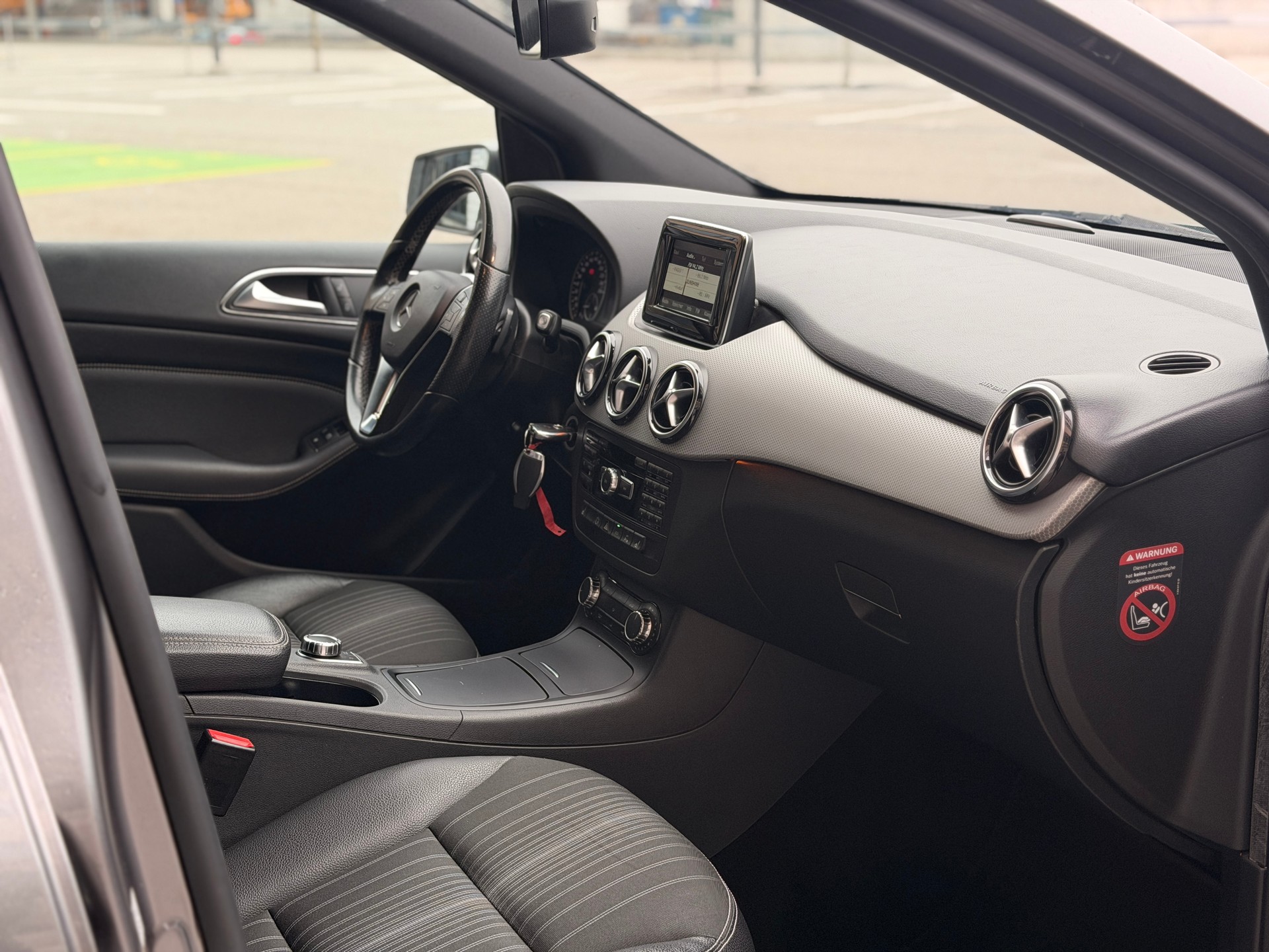 MERCEDES-BENZ B 200 7G-DCT-image-21