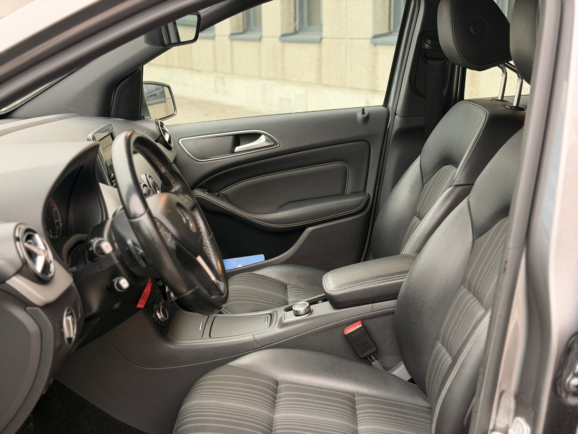 MERCEDES-BENZ B 200 7G-DCT-image-13
