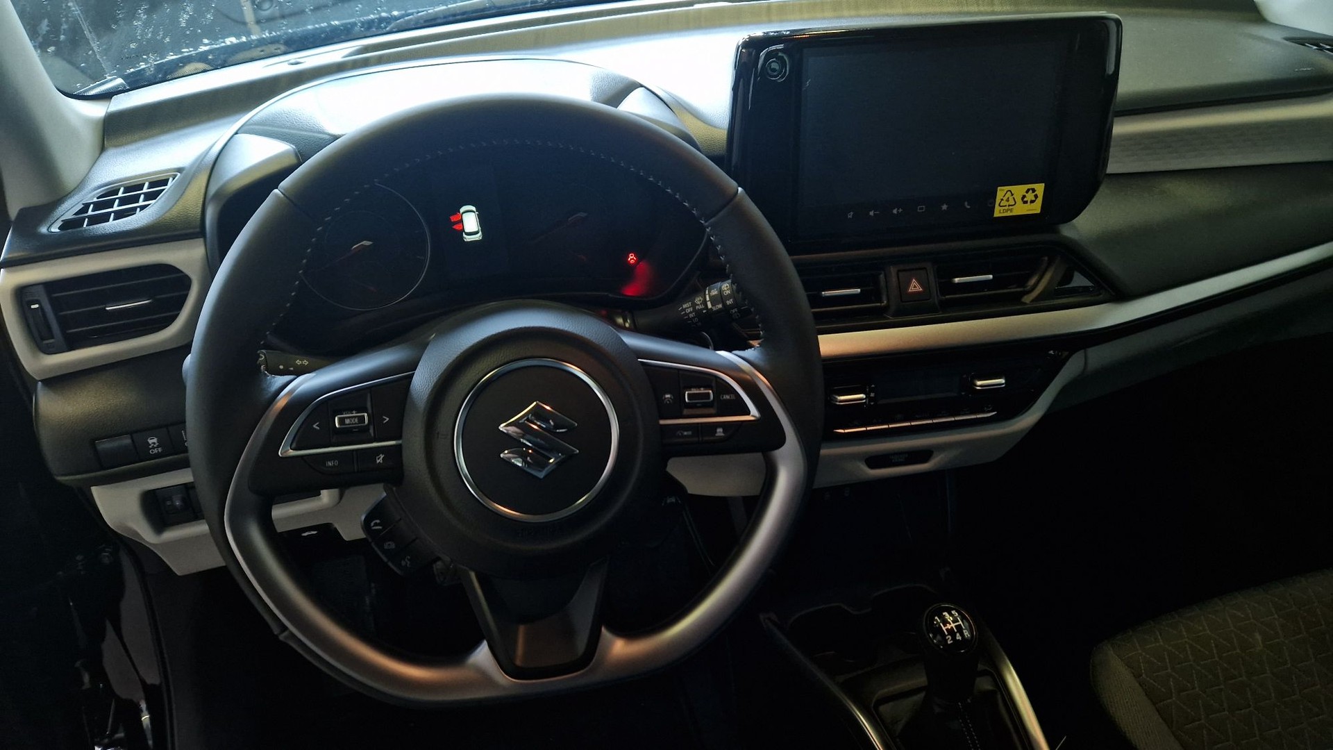 SUZUKI Swift 1.2 Compact Top Hybrid 4x4-image-8