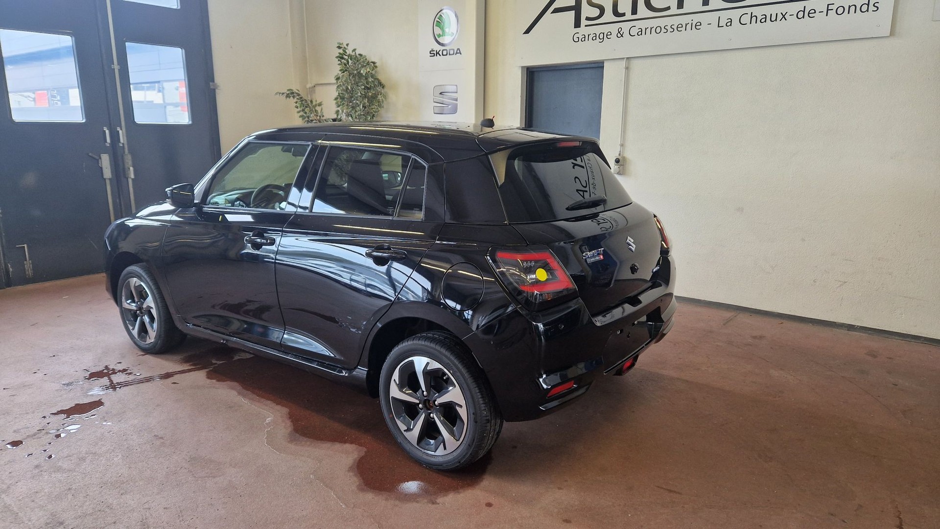 SUZUKI Swift 1.2 Compact Top Hybrid 4x4-image-2