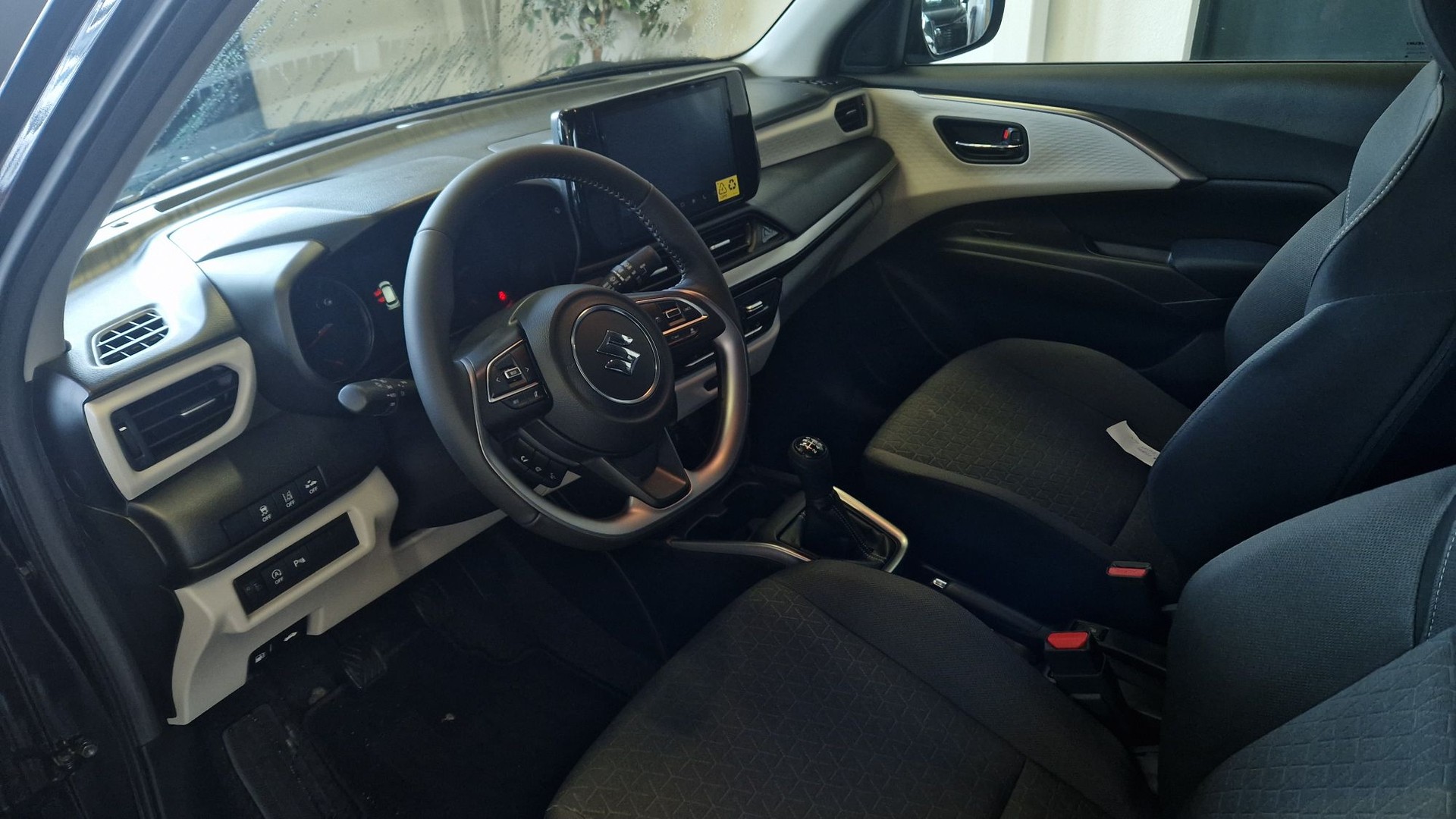 SUZUKI Swift 1.2 Compact Top Hybrid 4x4-image-6