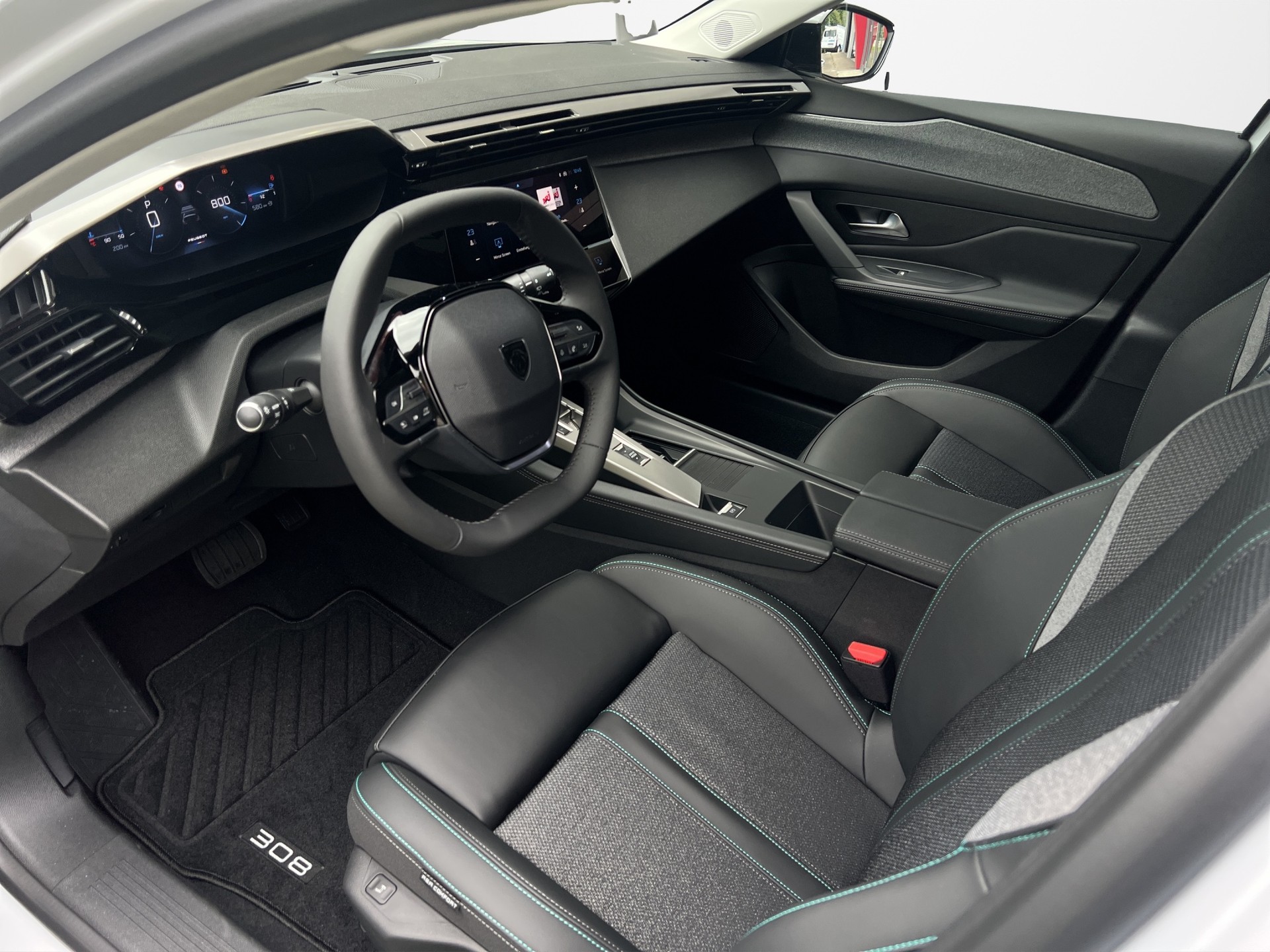PEUGEOT 308 1.2 Pure Tech Allure EAT8-image-6