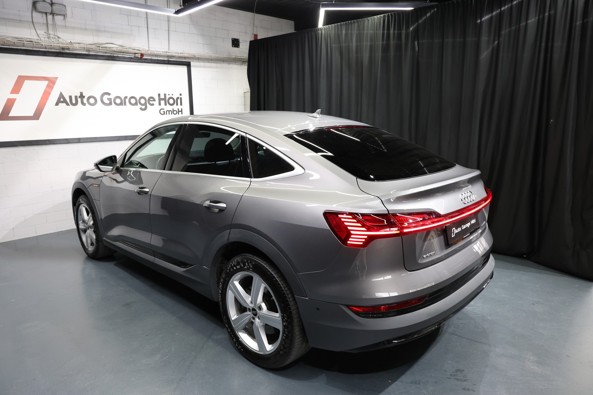 AUDI e-tron 55 Sportback quattro-image-10