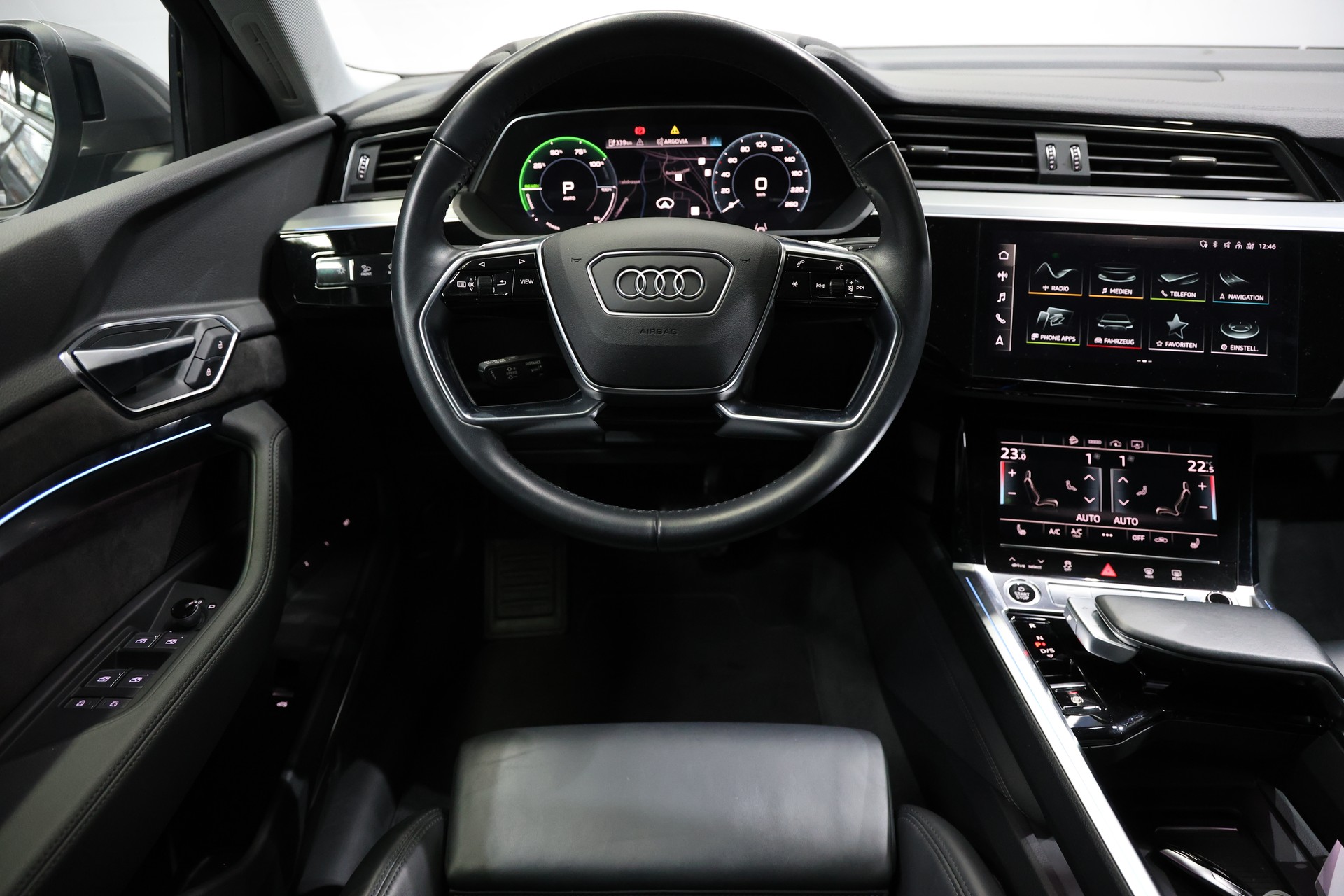 AUDI e-tron 55 Sportback quattro-image-12