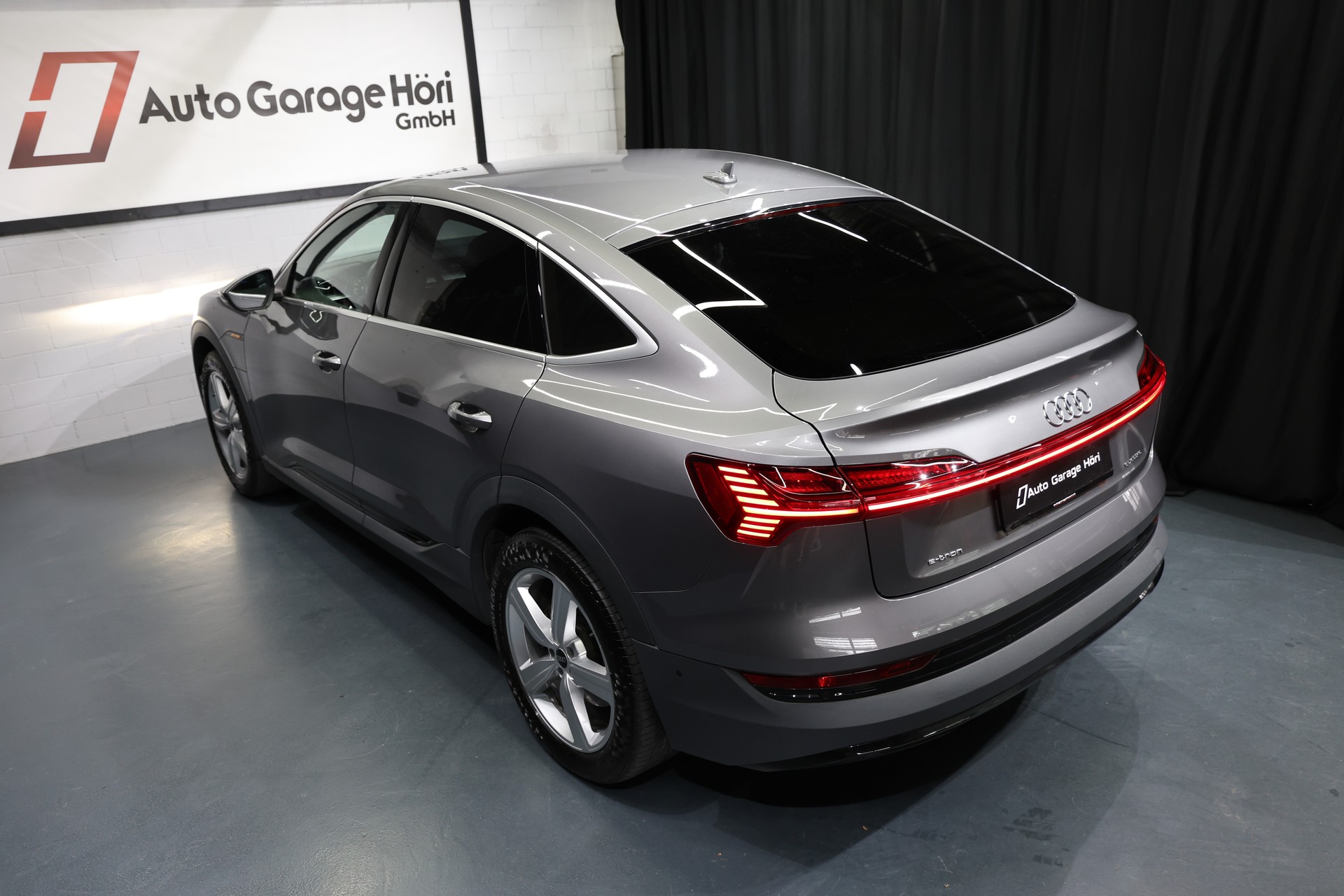 AUDI e-tron 55 Sportback quattro-image-13
