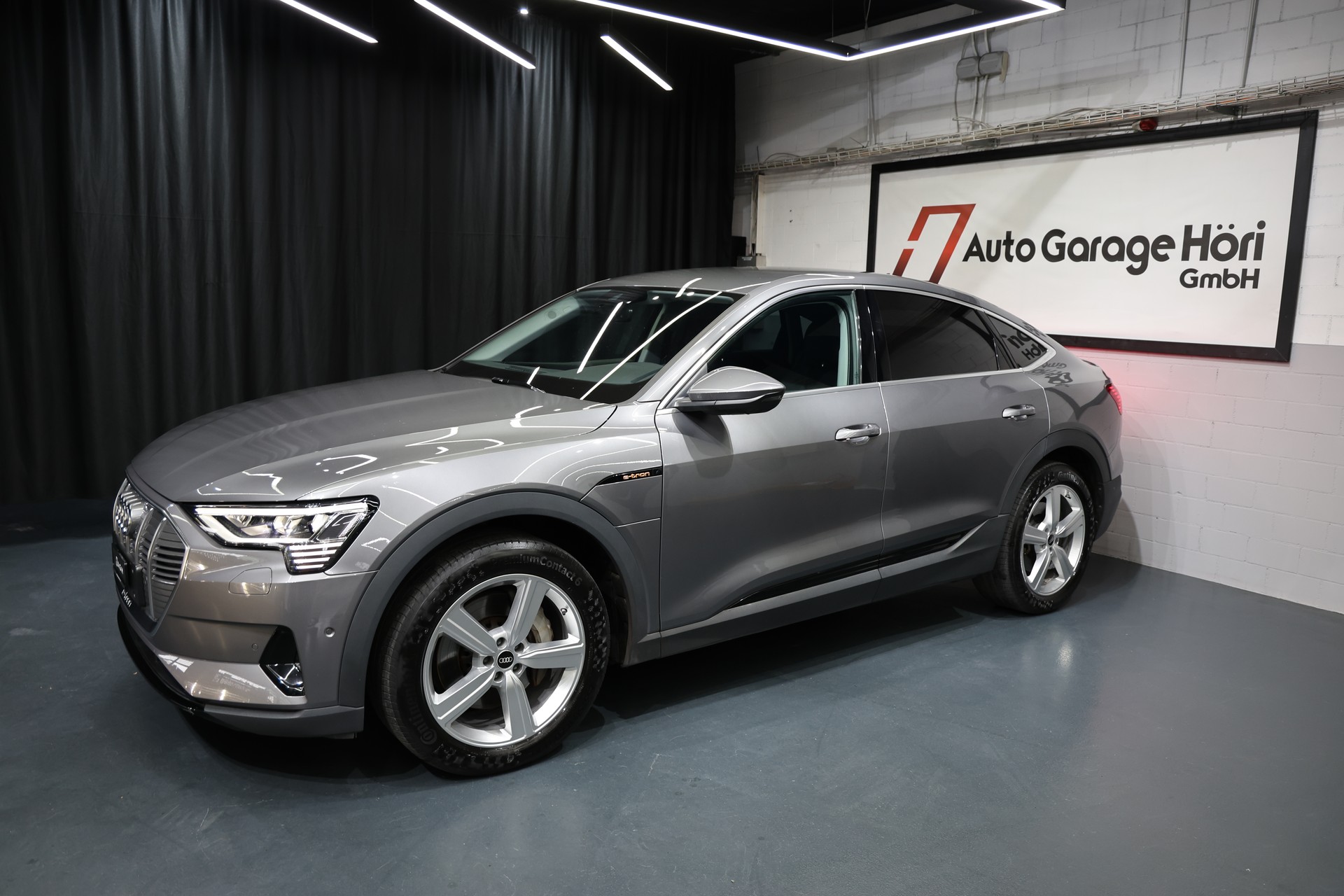 AUDI e-tron 55 Sportback quattro-image-2