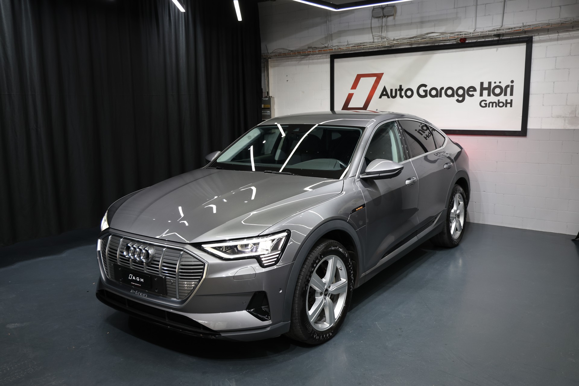AUDI e-tron 55 Sportback quattro-image-1