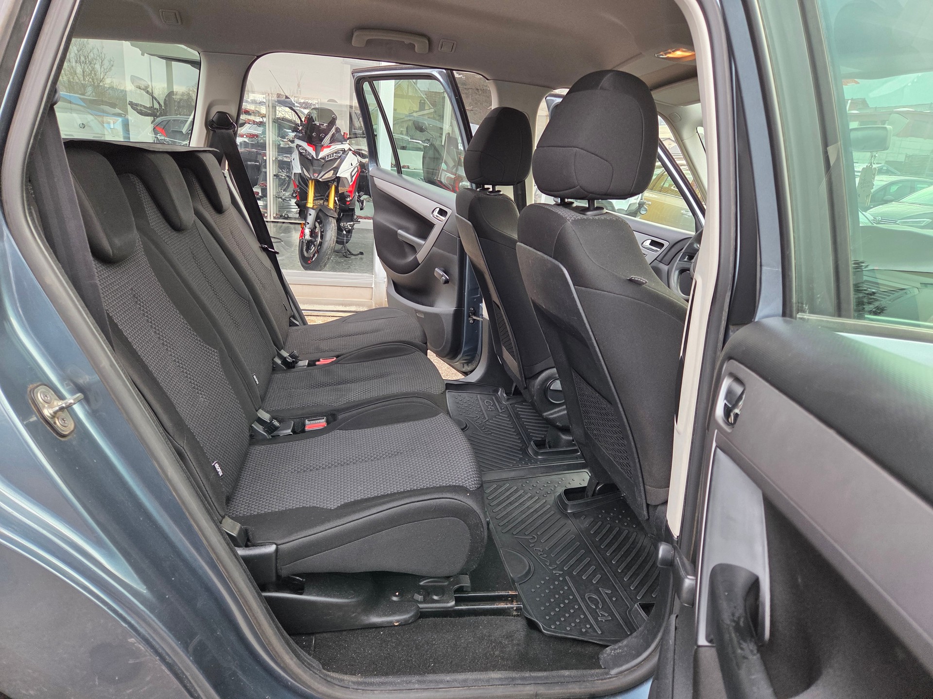 CITROEN Grand C4 Picasso 1.6i 16V Attraction Ausführung 7 Sitzplätze-image-10