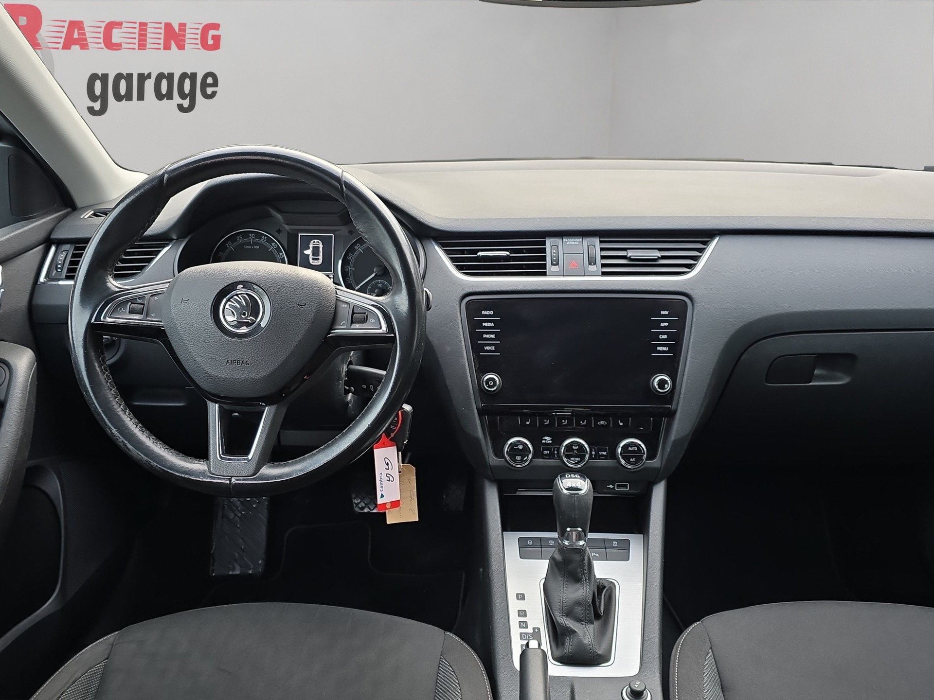 SKODA Octavia Combi 2.0 TDI Ambition 4x4-image-12