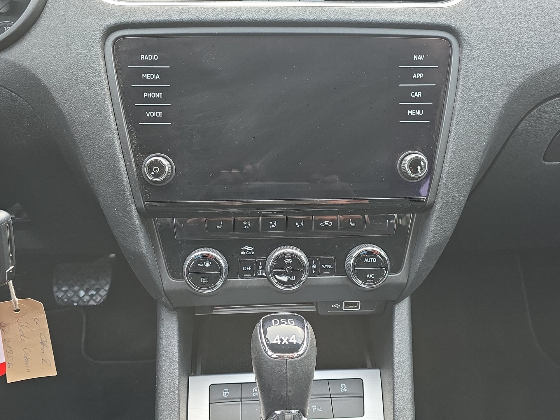 SKODA Octavia Combi 2.0 TDI Ambition 4x4-image-11