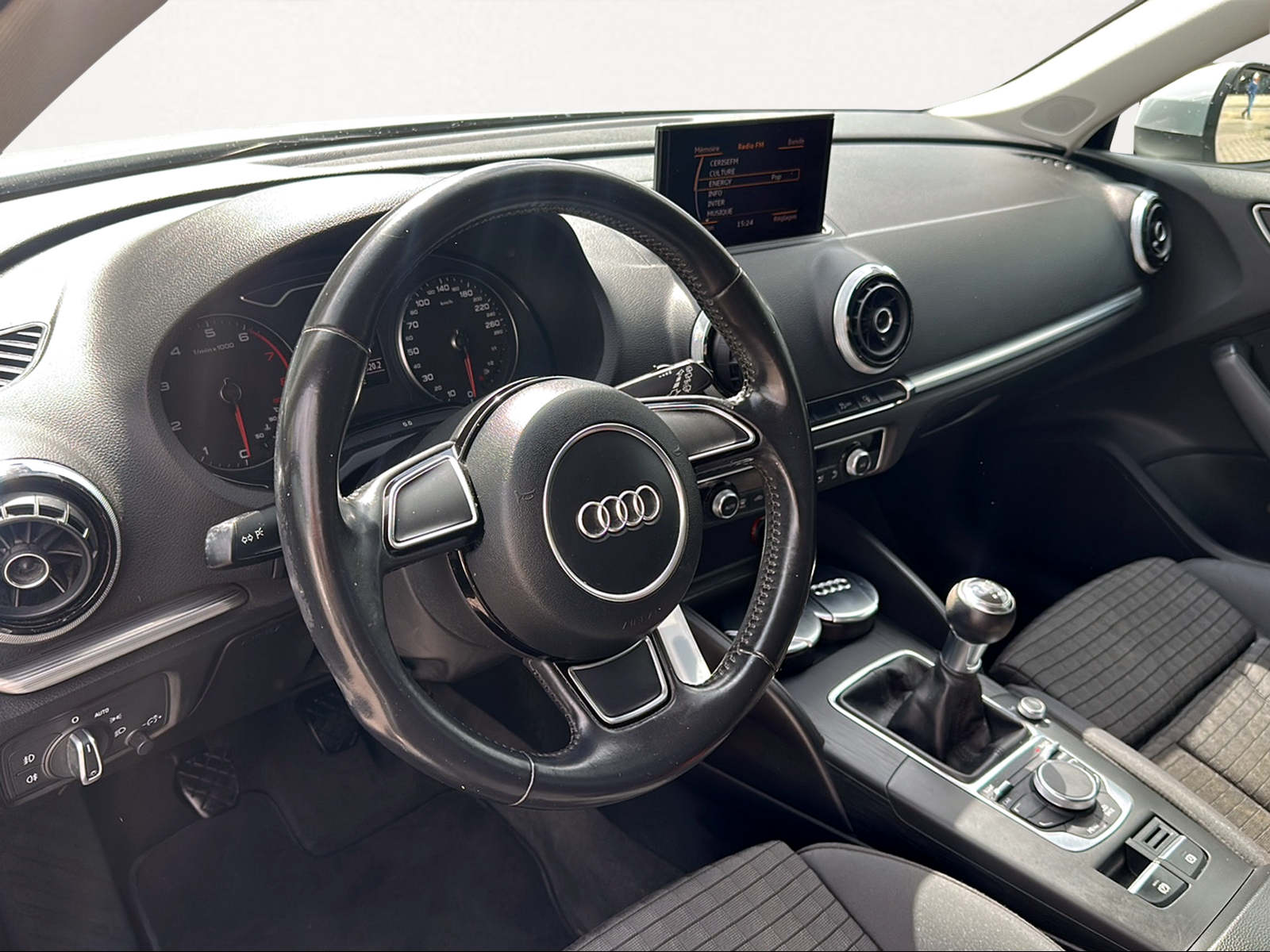 AUDI A3 Sportback 1.4 TFSI Ambition-image-2