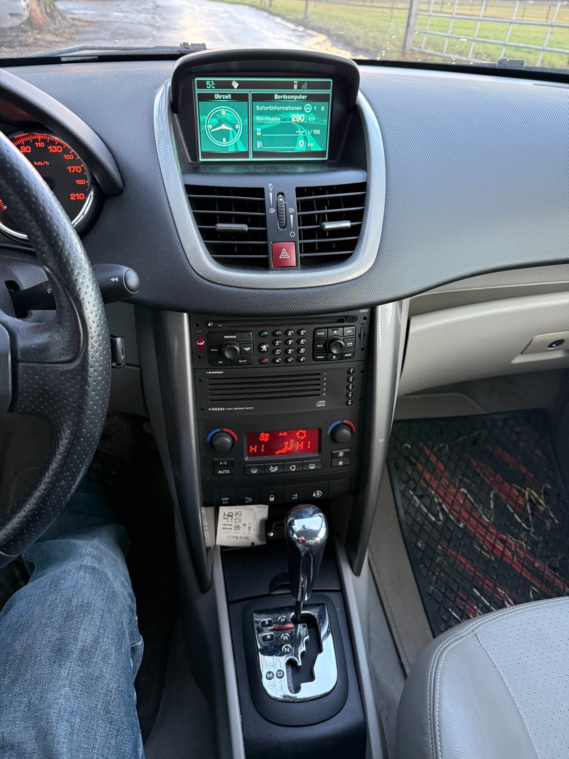 PEUGEOT 207 1.6 16V XS Automatic-image-12
