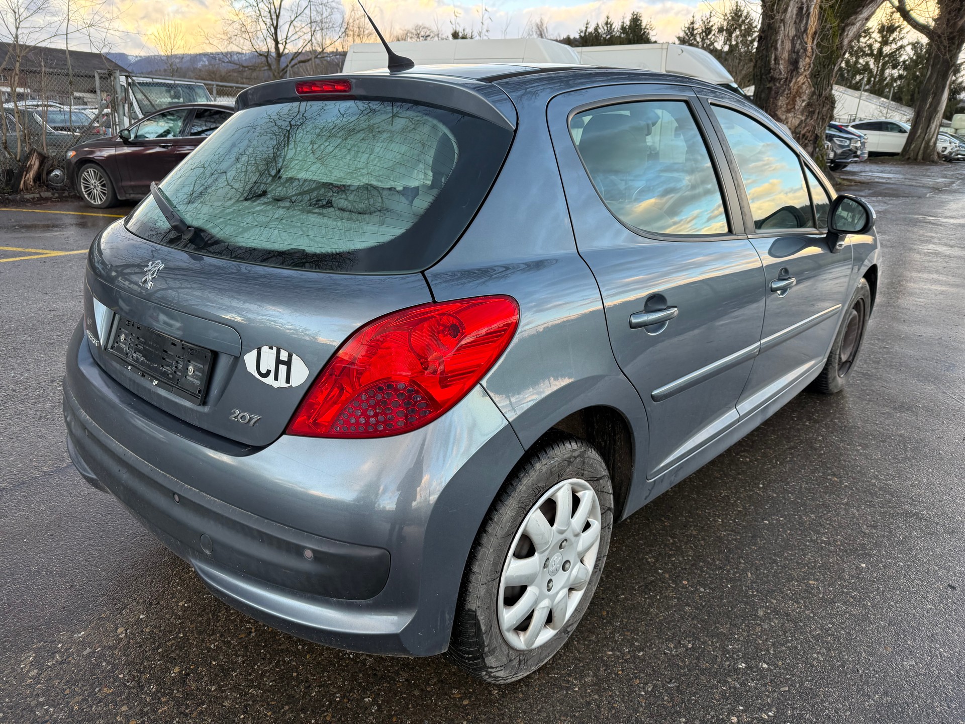 PEUGEOT 207 1.6 16V XS Automatic-image-7