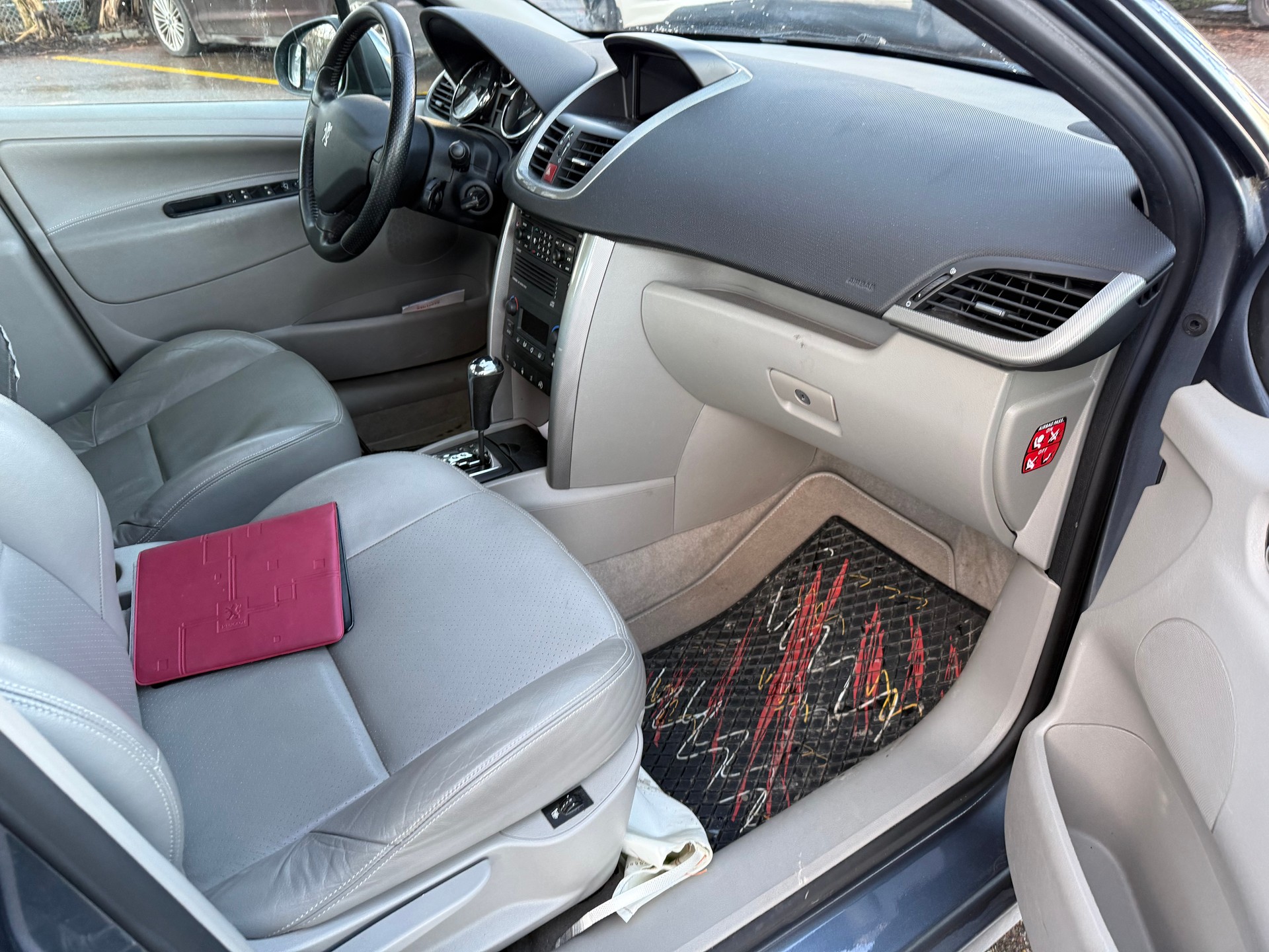 PEUGEOT 207 1.6 16V XS Automatic-image-8