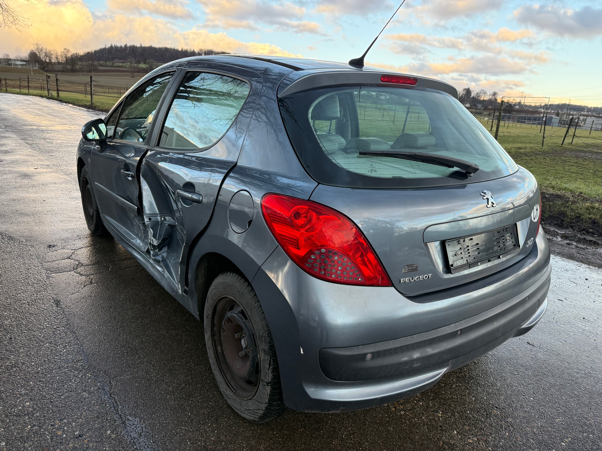 PEUGEOT 207 1.6 16V XS Automatic-image-5