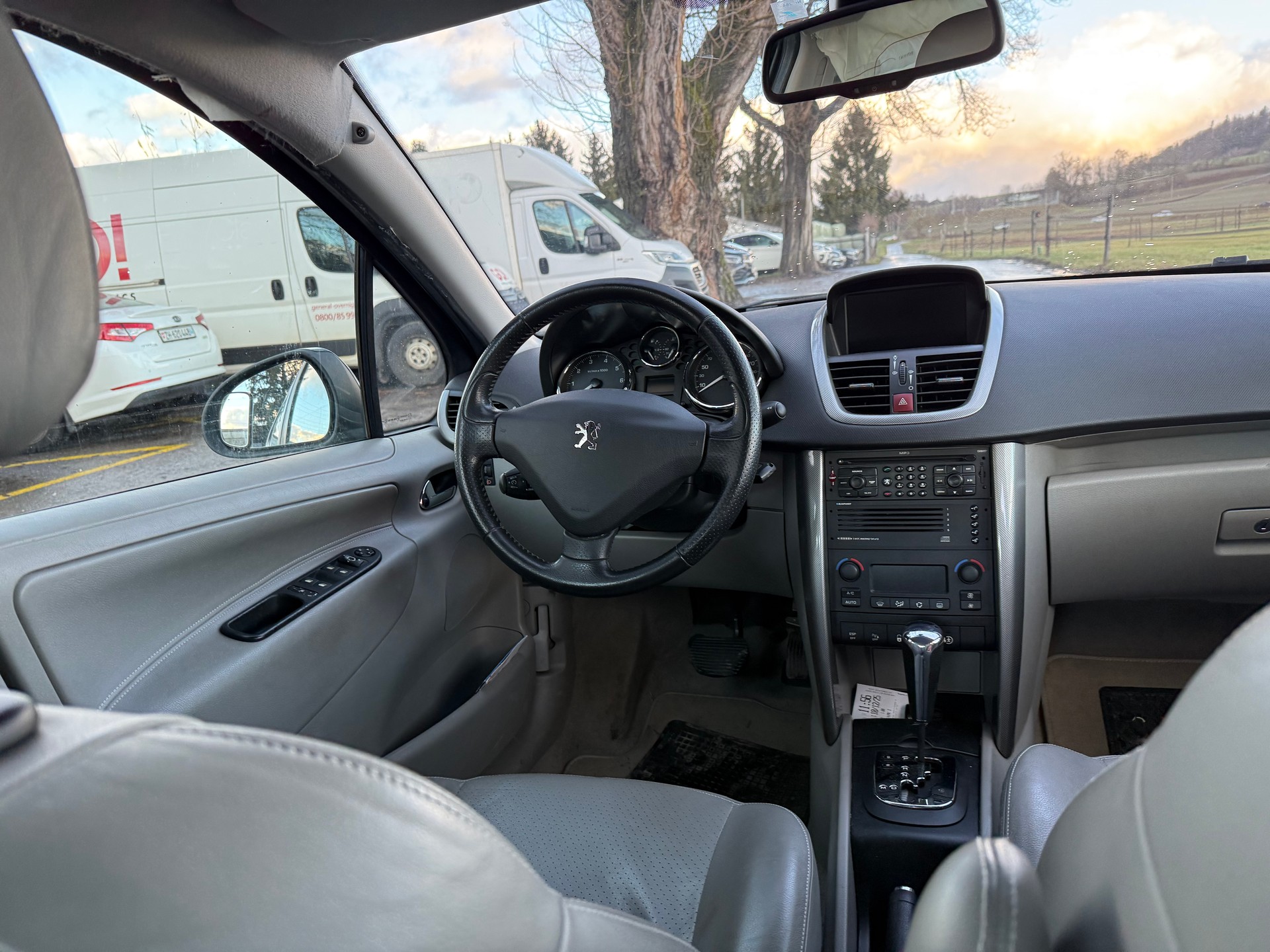 PEUGEOT 207 1.6 16V XS Automatic-image-9