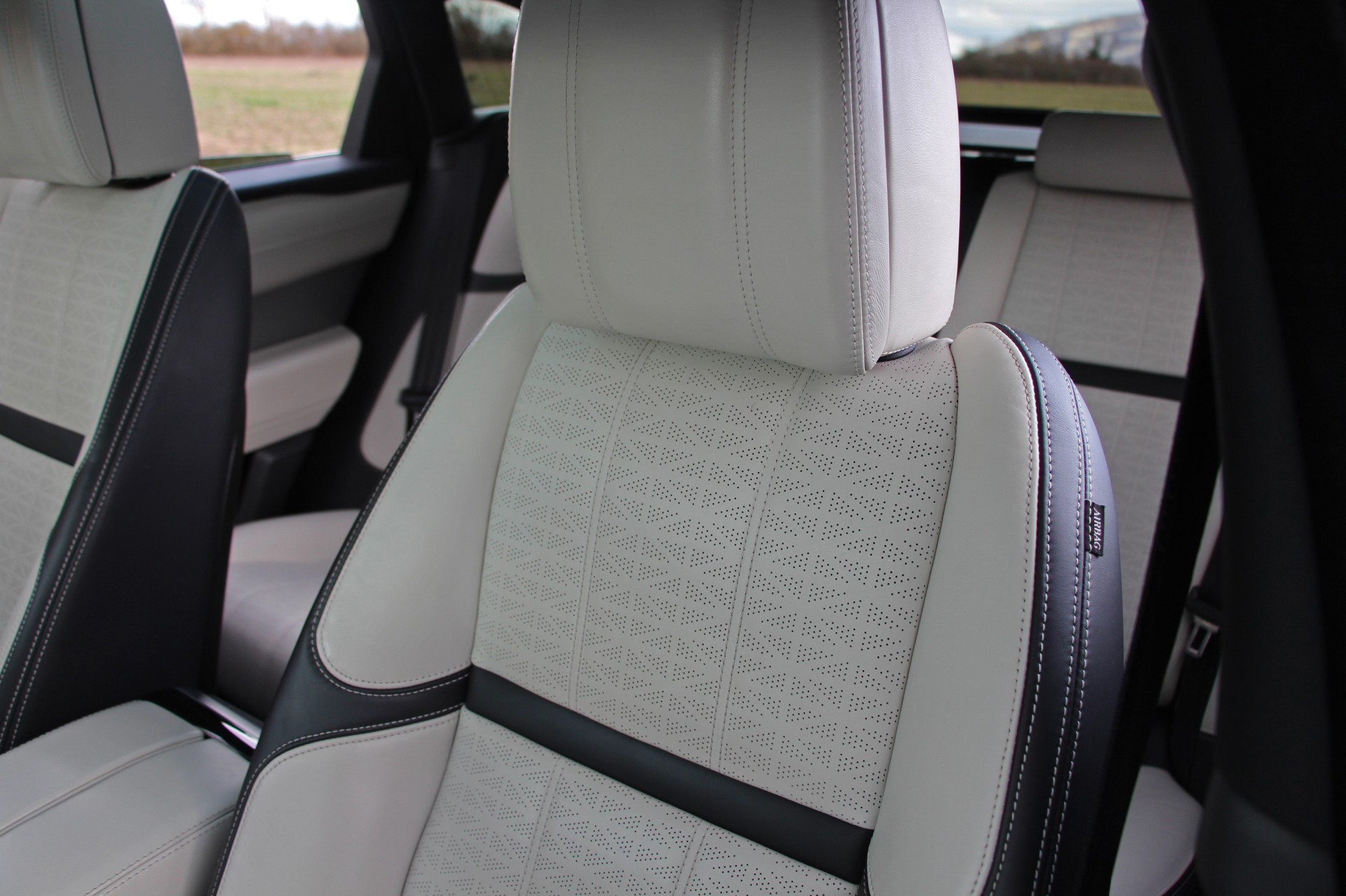 LAND ROVER Range Rover Velar R-Dynamic D 300 HSE Automatic-image-15
