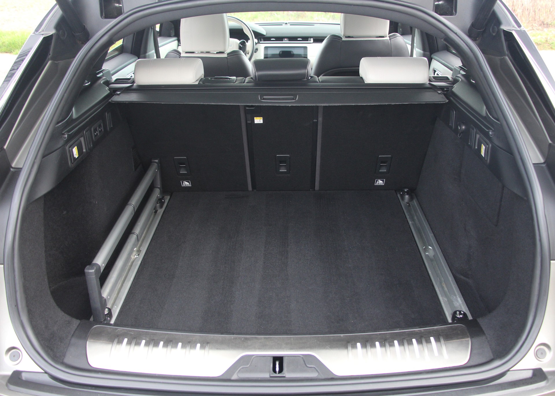 LAND ROVER Range Rover Velar R-Dynamic D 300 HSE Automatic-image-18