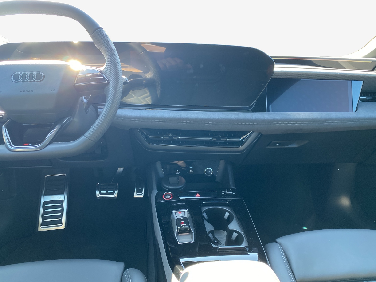 AUDI S6 Avant e-tron quattro-image-10