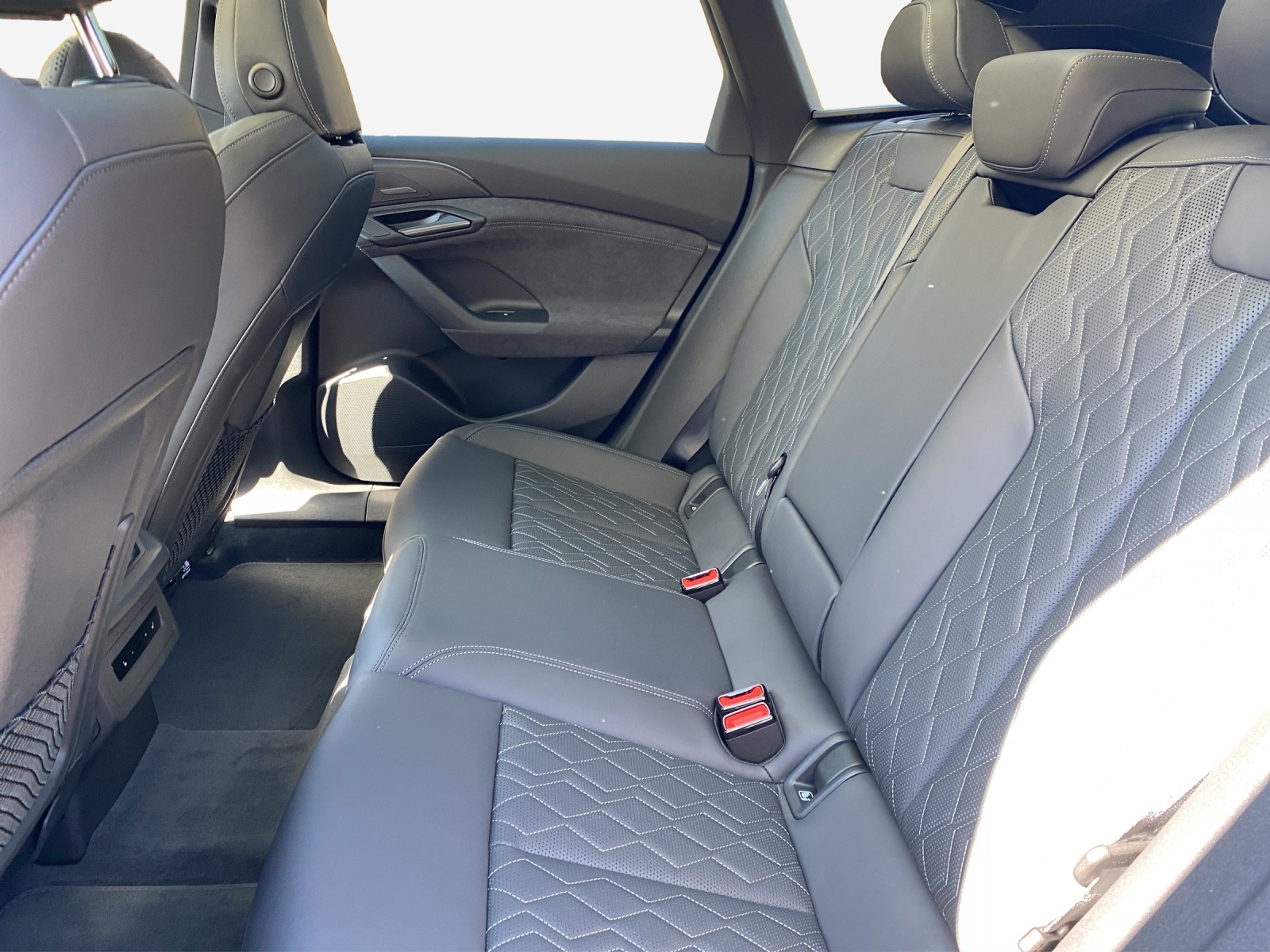 AUDI S6 Avant e-tron quattro-image-11
