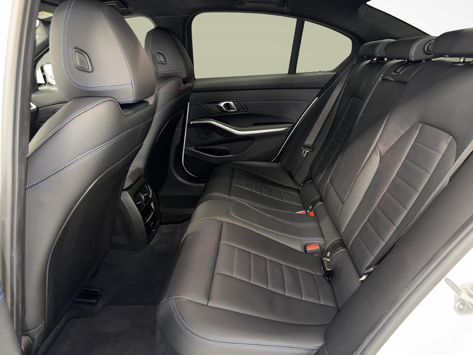 BMW 330d xDrive SAG-image-16